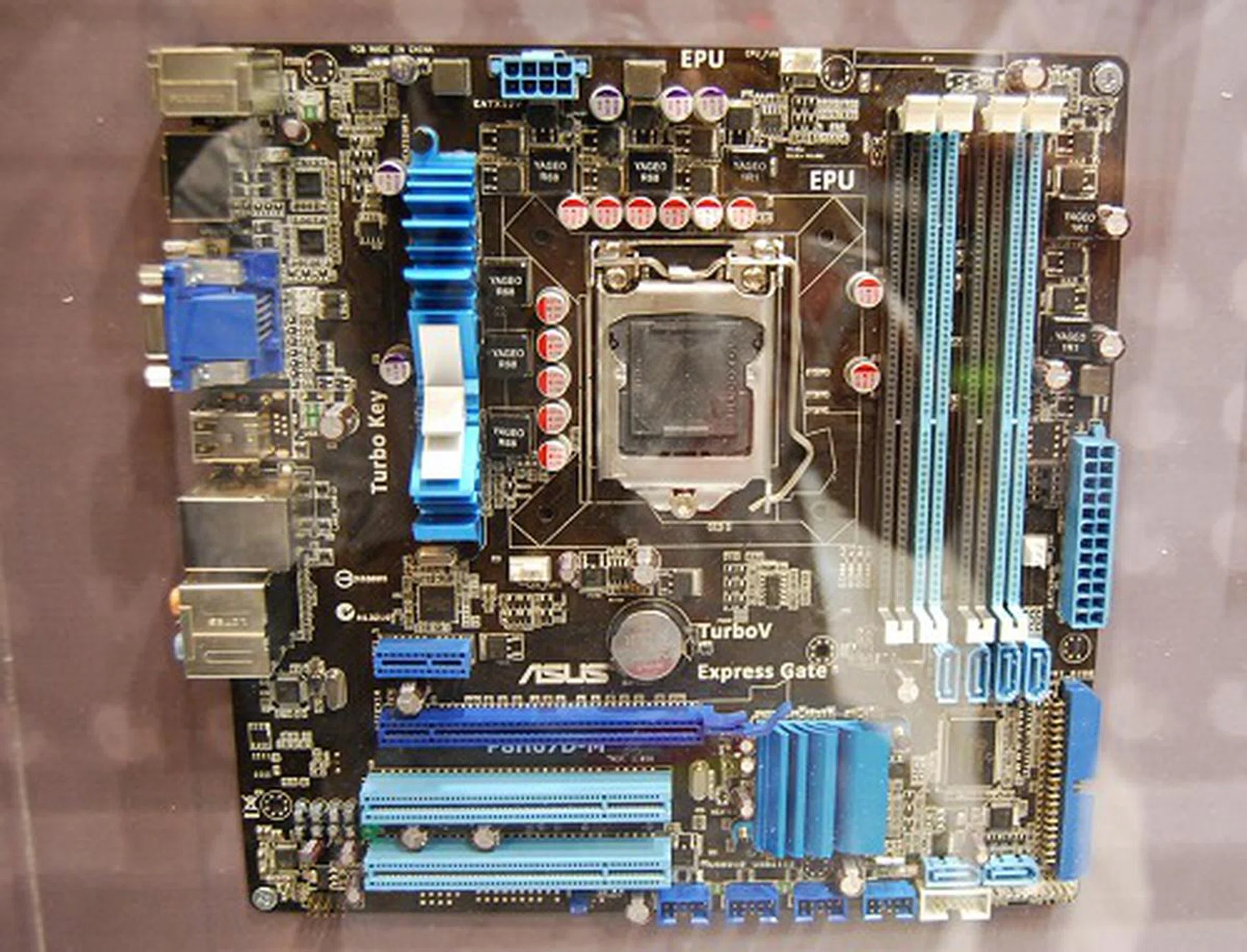 Last but not least, we've the ASUS P8H67D-M, an Intel H67 based chipset in an microATX format. 