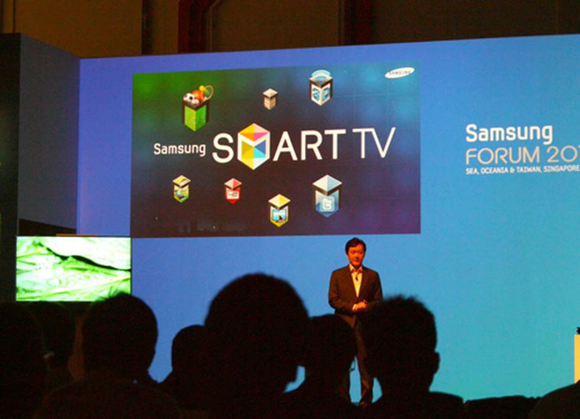 Stereoscopic screens are clearly overshadowed by Samsung's recent underscoring of Smart TVs at this year's forum. In essence, a Smart TV enables you to connect, surf and stream content from the Internet. And as Mr Robert Vu would like to highlight, Smart TVs are NOT tellies with PC capabilities but HDTVs equipped with Internet and networking capabilities.