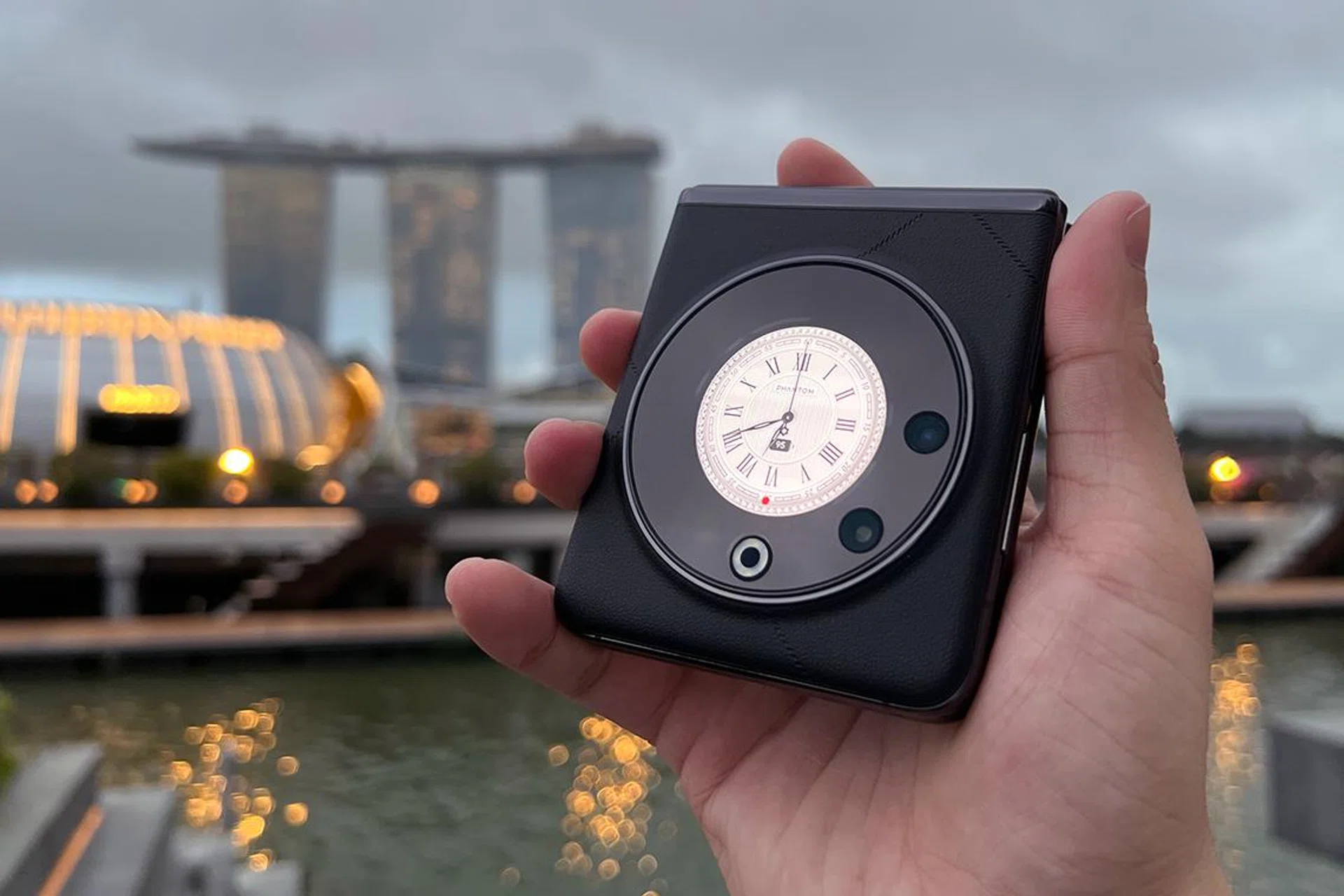 Tecno Phantom V Flip 5G.