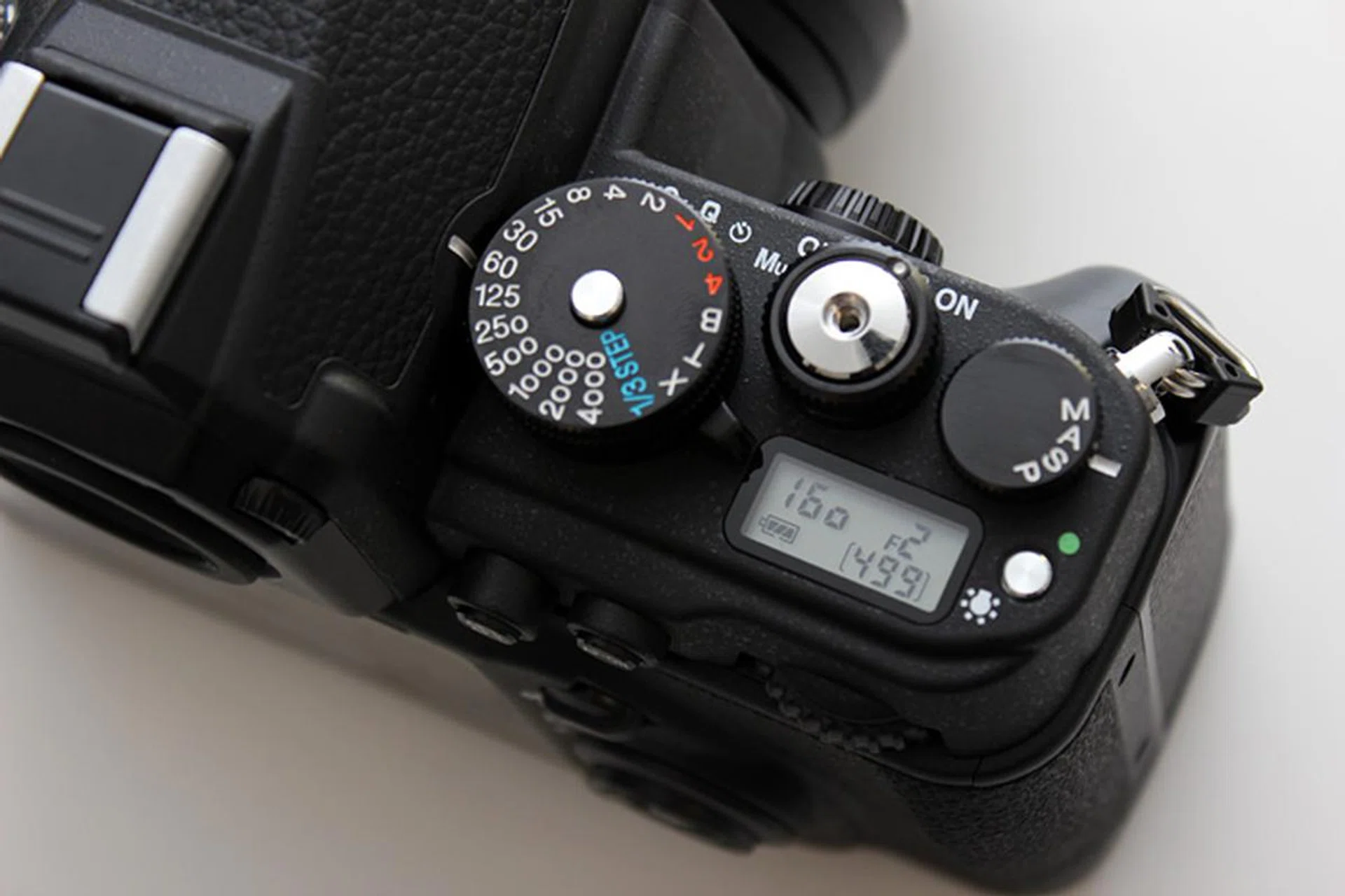 The DF has a small LED display to see settings at a glance.