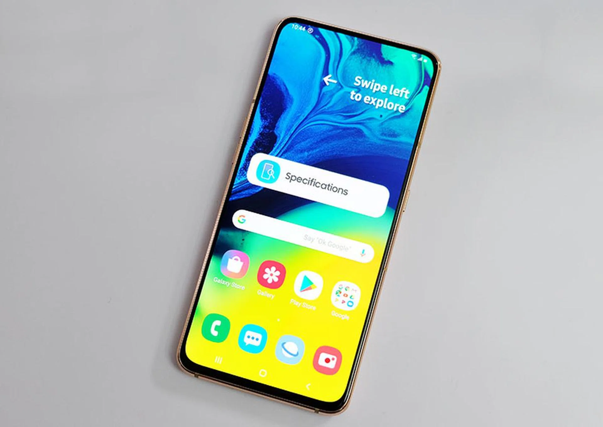 Look ma, no notches, and no punch-hole displays!