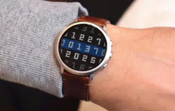 The Pebble Round 2 smartwatch.