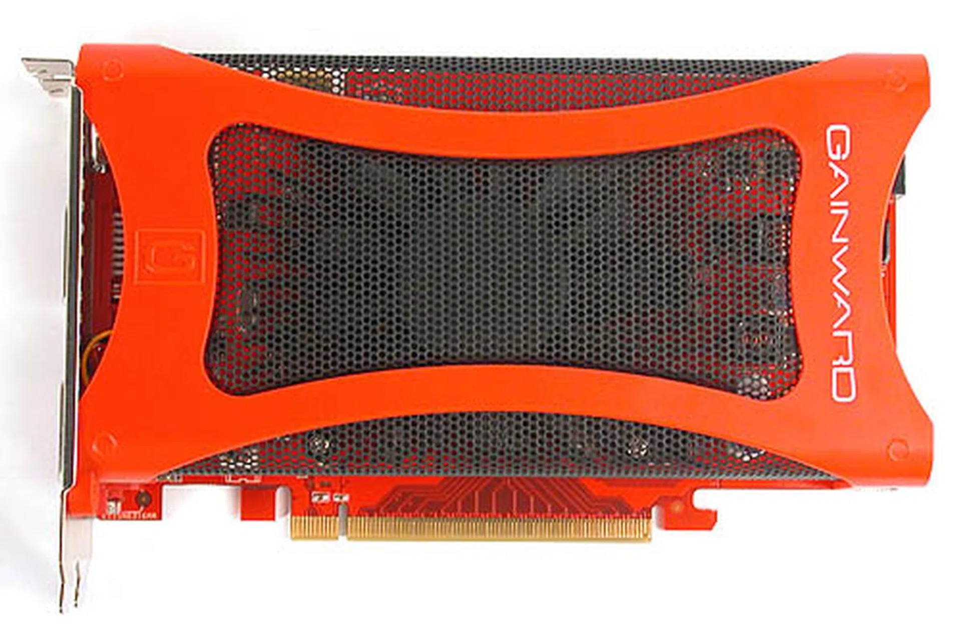 We have seen this design before from Gainward, a large meshed shroud over the quiet dual-slot cooler. 