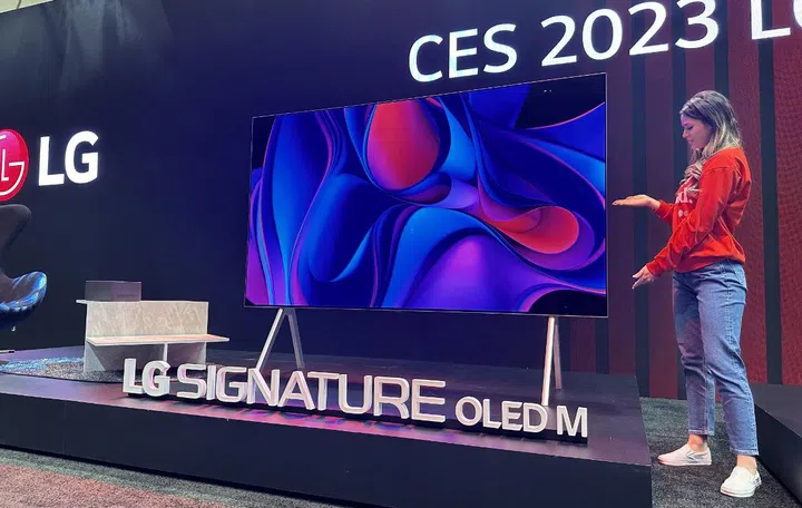 The Zero Connect box sends video and audio signals wirelessly to the TV in 4K 120Hz.