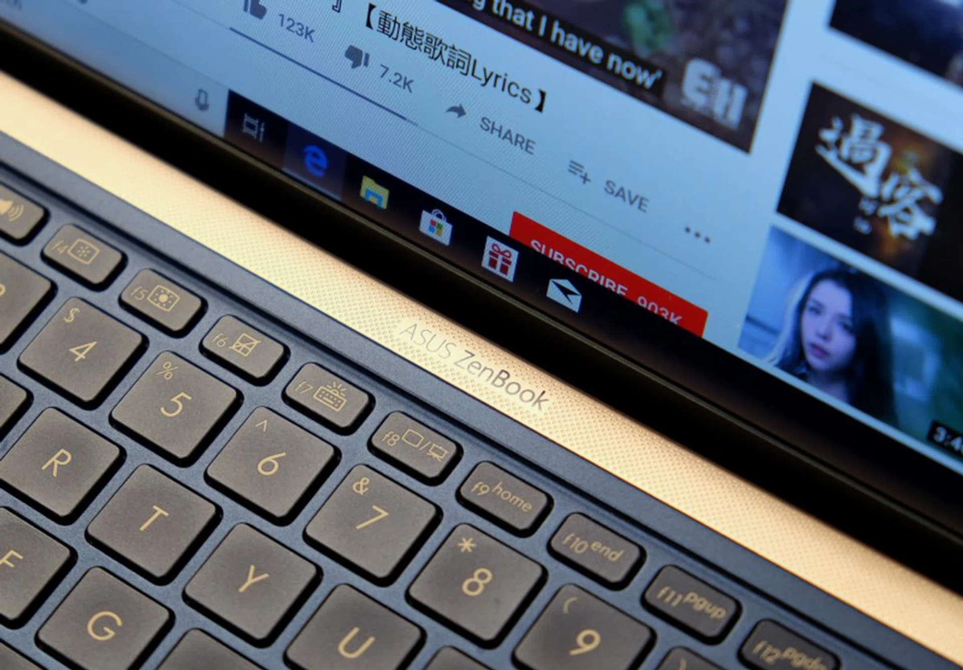 The grille above is actually decorative and not for the speakers. The speakers are actually positioned on the underside and fire downwards.