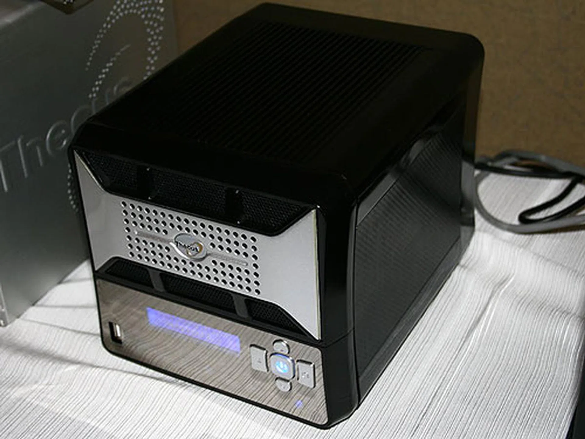  The new N3200 prototype shown at Thecus suite is a three bay NAS device supporting RAID levels 0, 1, 5 and JBOD. It supports Gigabit Ethernet, eSATA and USB. It has three hot swappable bays for 3.5-inch SATA II hard disk drives and the familiar Thecus NAS software that gives you the ability to serve music, photos and videos.  