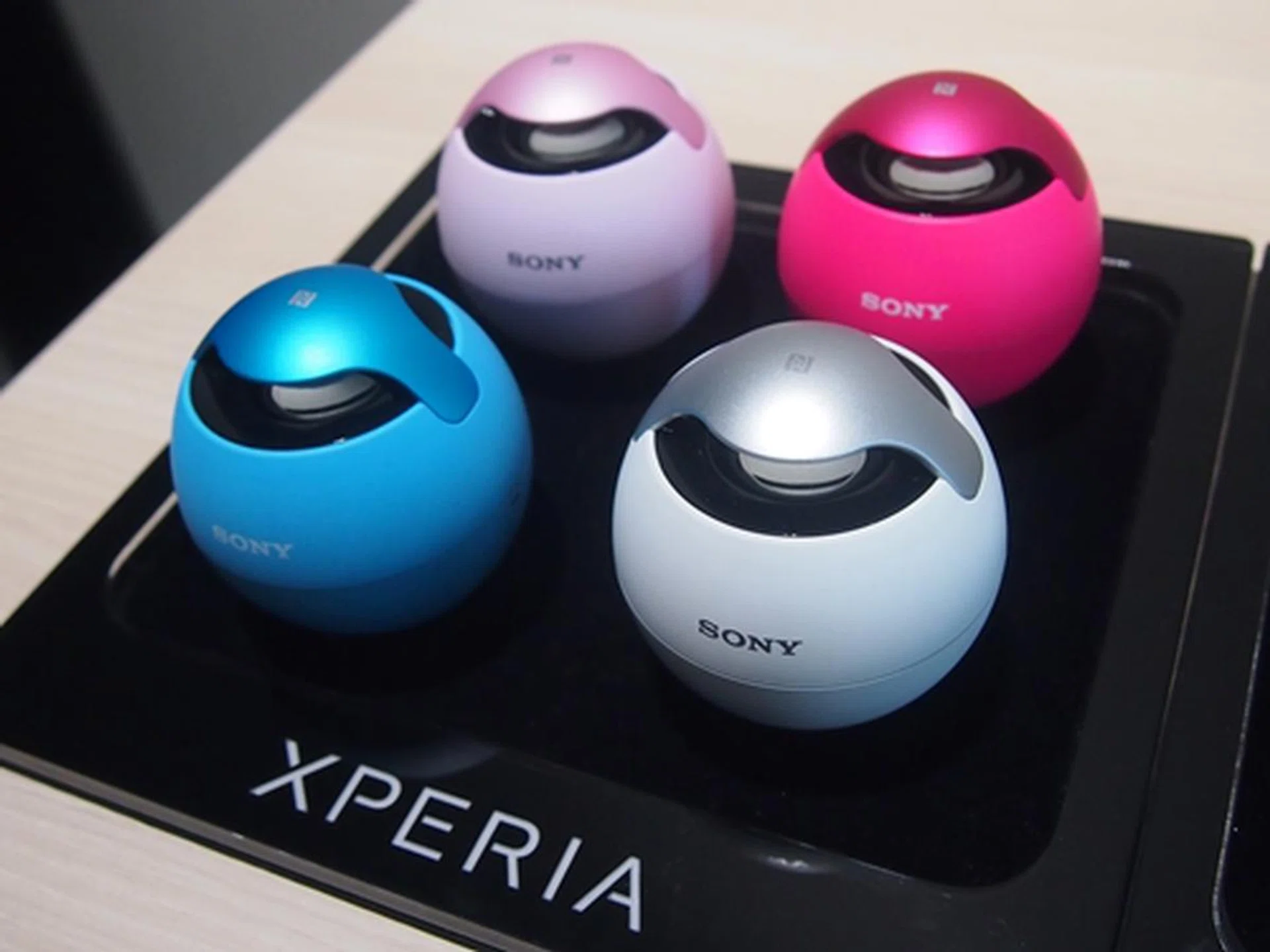 The SRS-BTV5 speakers are part of Sony's growing line of One-Touch products. You can put your calls on these speakers by tapping the Xperia Z. After the call ends, you can resume playing the music tracks.