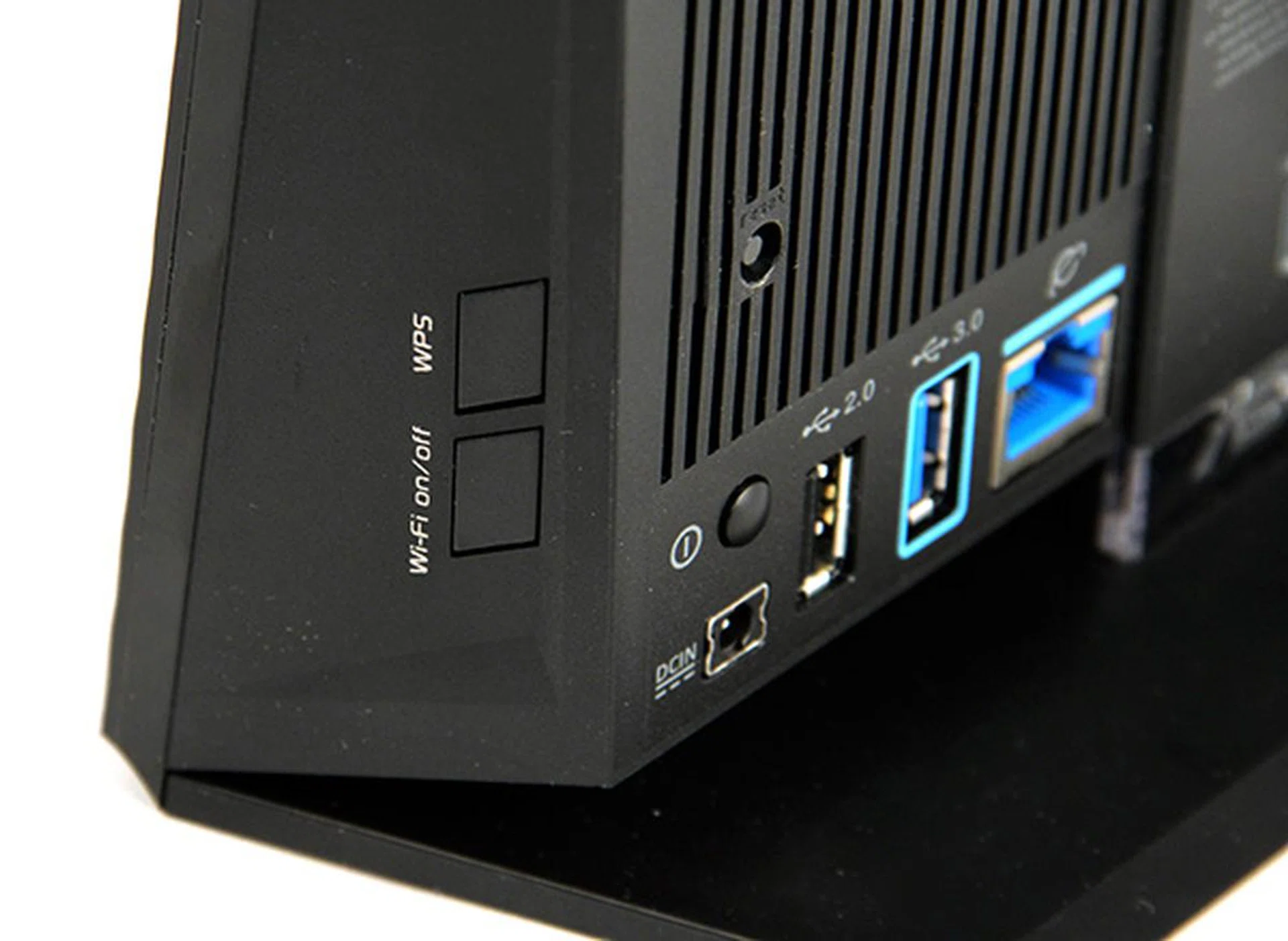 On the side is the WPS button for quick pairing with WPS-equipped devices and a button to turn off Wi-Fi. Note the reset button in the background.