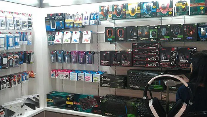 Right next to the Gaming island, you'll find all the relevant accessories and input devices required for this user group. Like-wise, you'll find relevant add-ons and software in the other 'island' groups too. For example, the Mobile Communications section has covers for tablets, power packs, mobile audio peripherals and more.