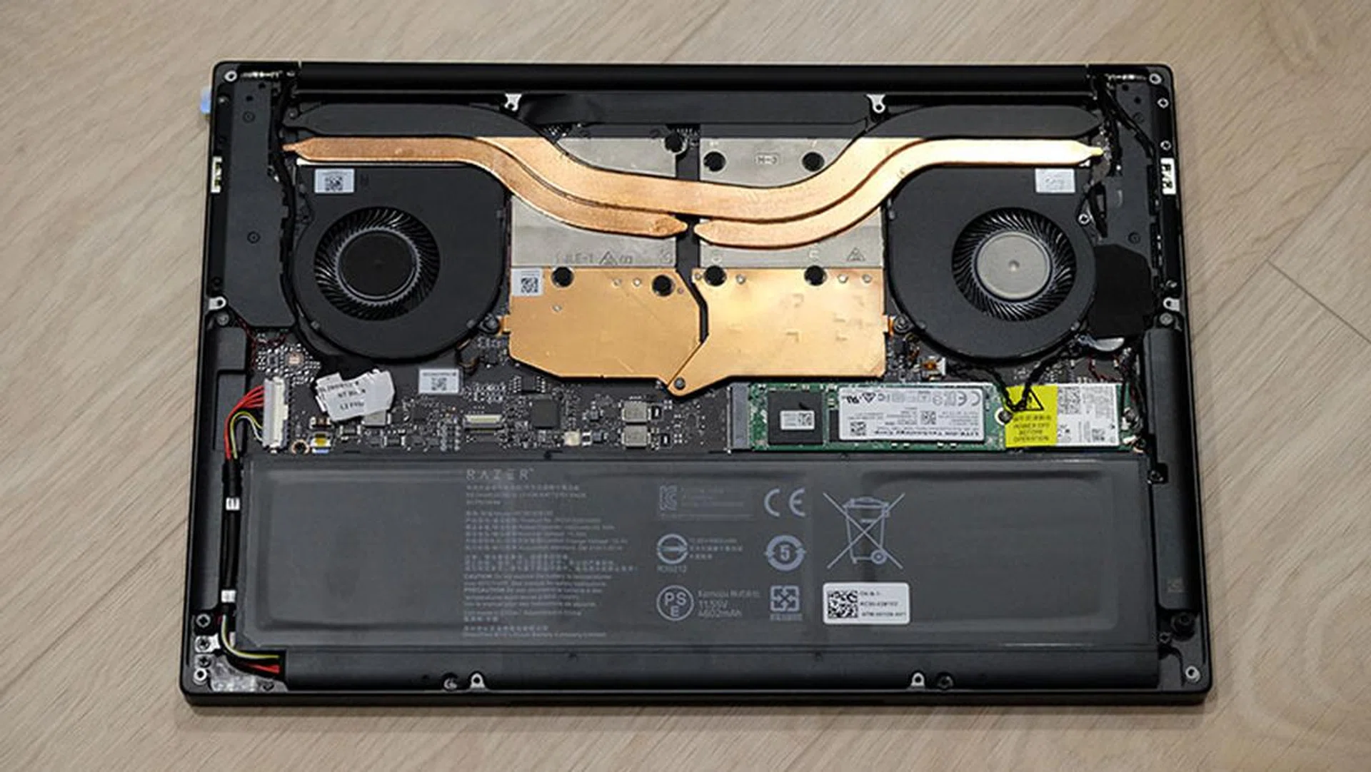 The laptop is cooled by three heat pipes.