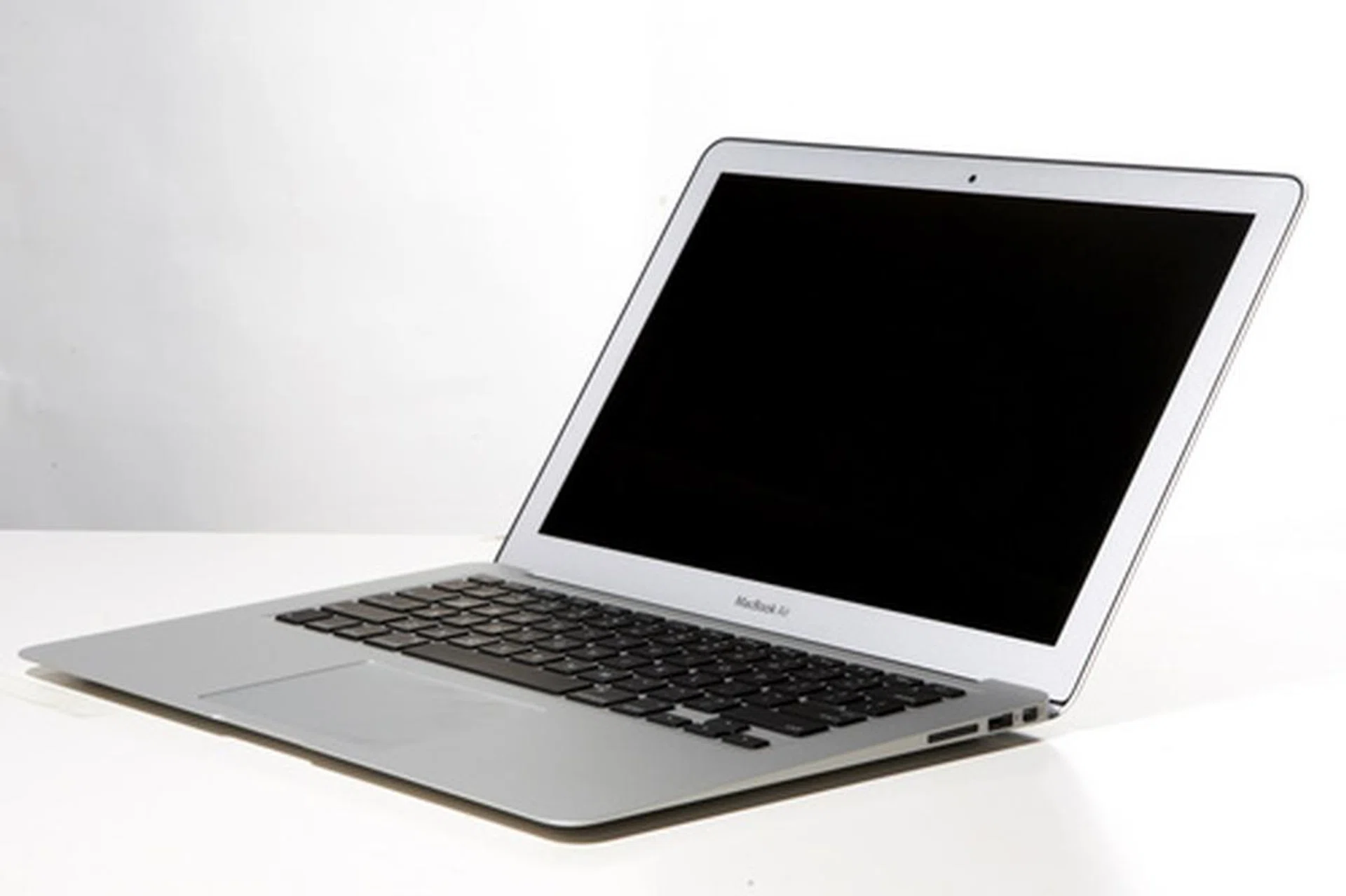If you are looking for an efficient and affordable ultra-portable machine, do yourself a favor and consider getting the new MacBook Air.