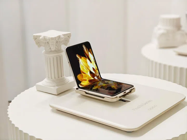 Oppo Find N3 Flip, on display at the pop-up booth.