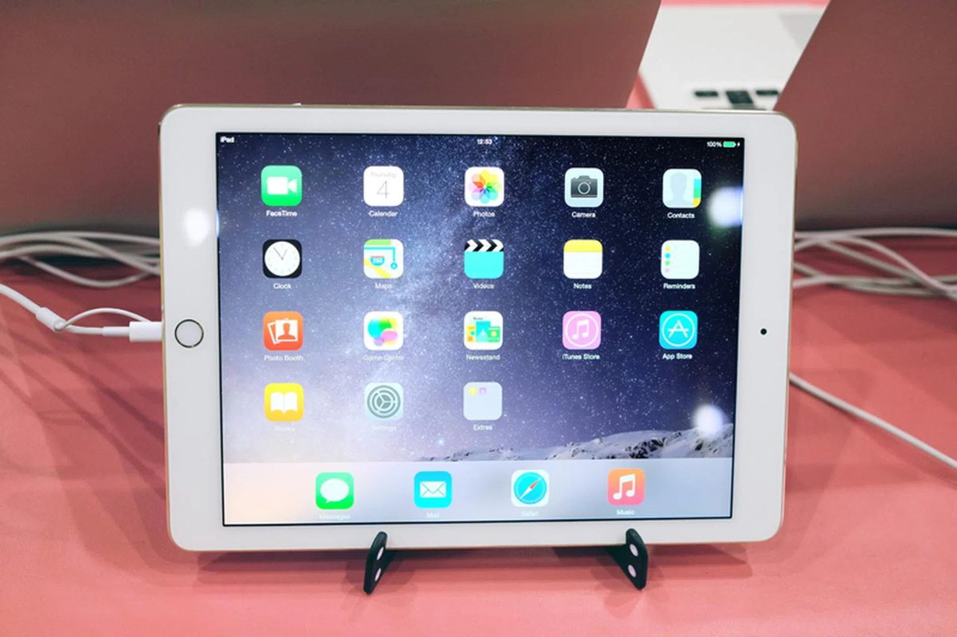 Pick up a 64GB or 128GB Apple iPad Air 2 (starting at $828) from Nubox at the PC Show and you'll get $268 worth of free gifts, including a case, screen protector, 20,000mAh powerbank, mobile stand and charging cable.