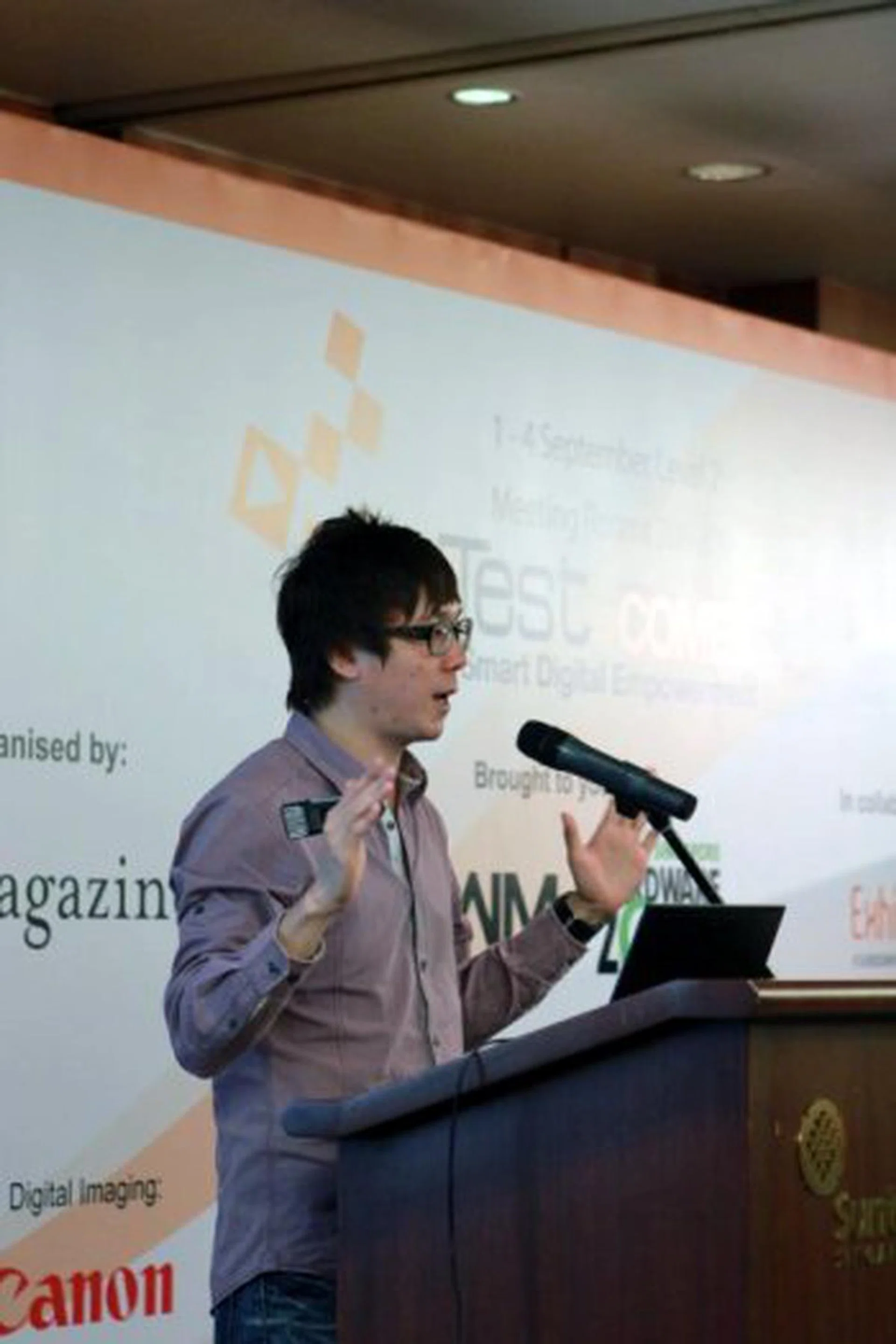 HTC product and UI presentation by Wayne Tang, Product Marketing Manager of HTC Singapore.