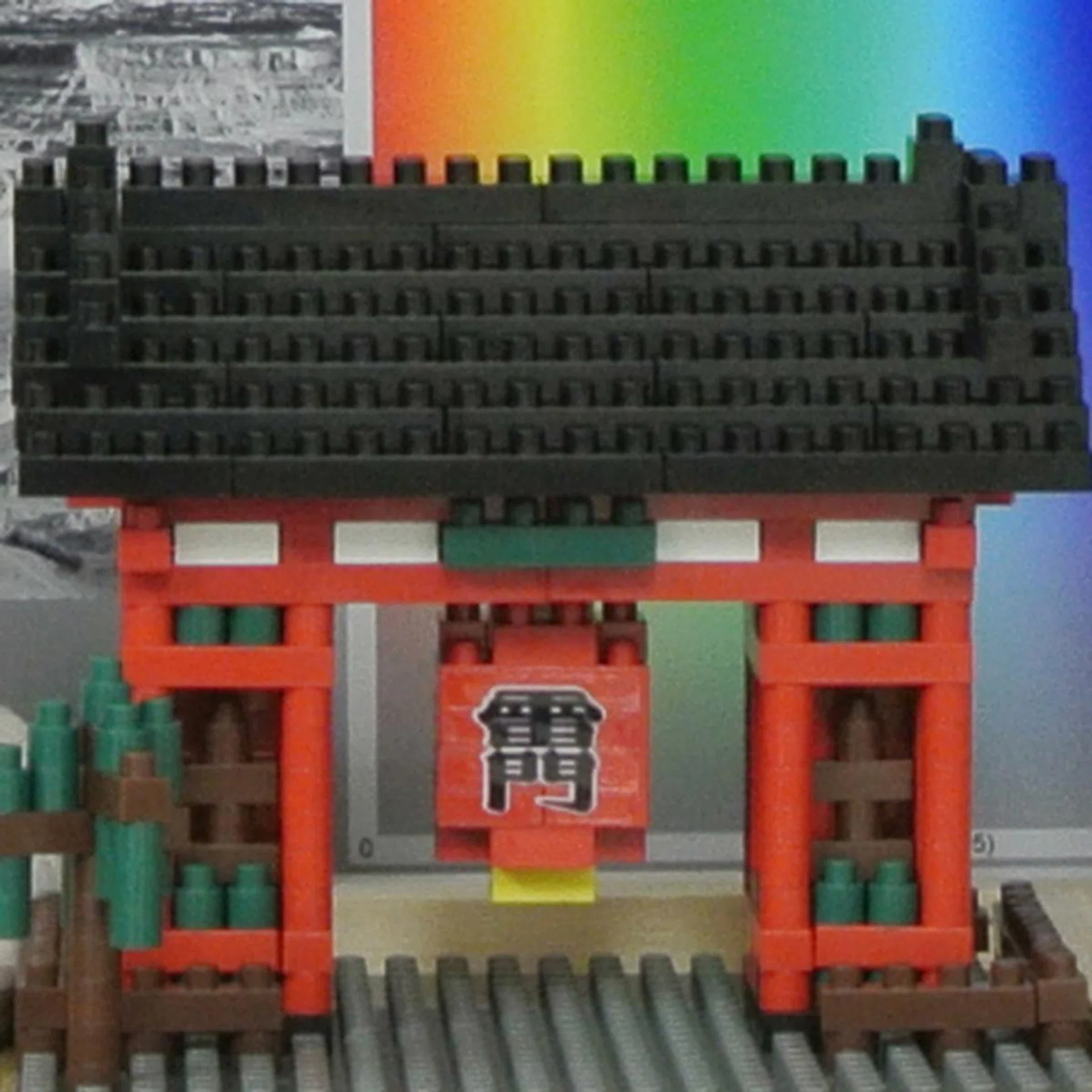 ISO400, 100% crop of our test scene. Click for full resolution image.