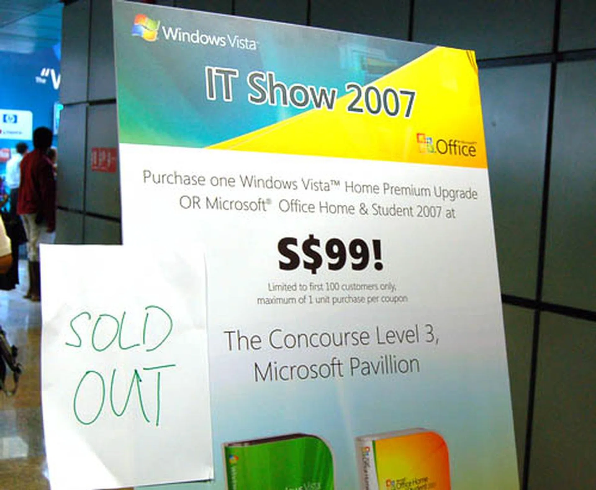  But soon after, we found this sign put up to the disappointment of many. Thankfully queue tickets were given out soon after to avoid any misunderstandings and bottled water were distributed to keep those in the queue cool - great handling on Microsoft's part.  