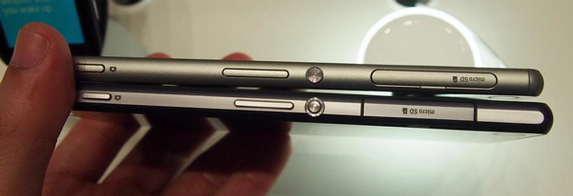 You can hardly discern the differences in the physical dimensions, but the Xperia Z3 definitely feels better in the hands.