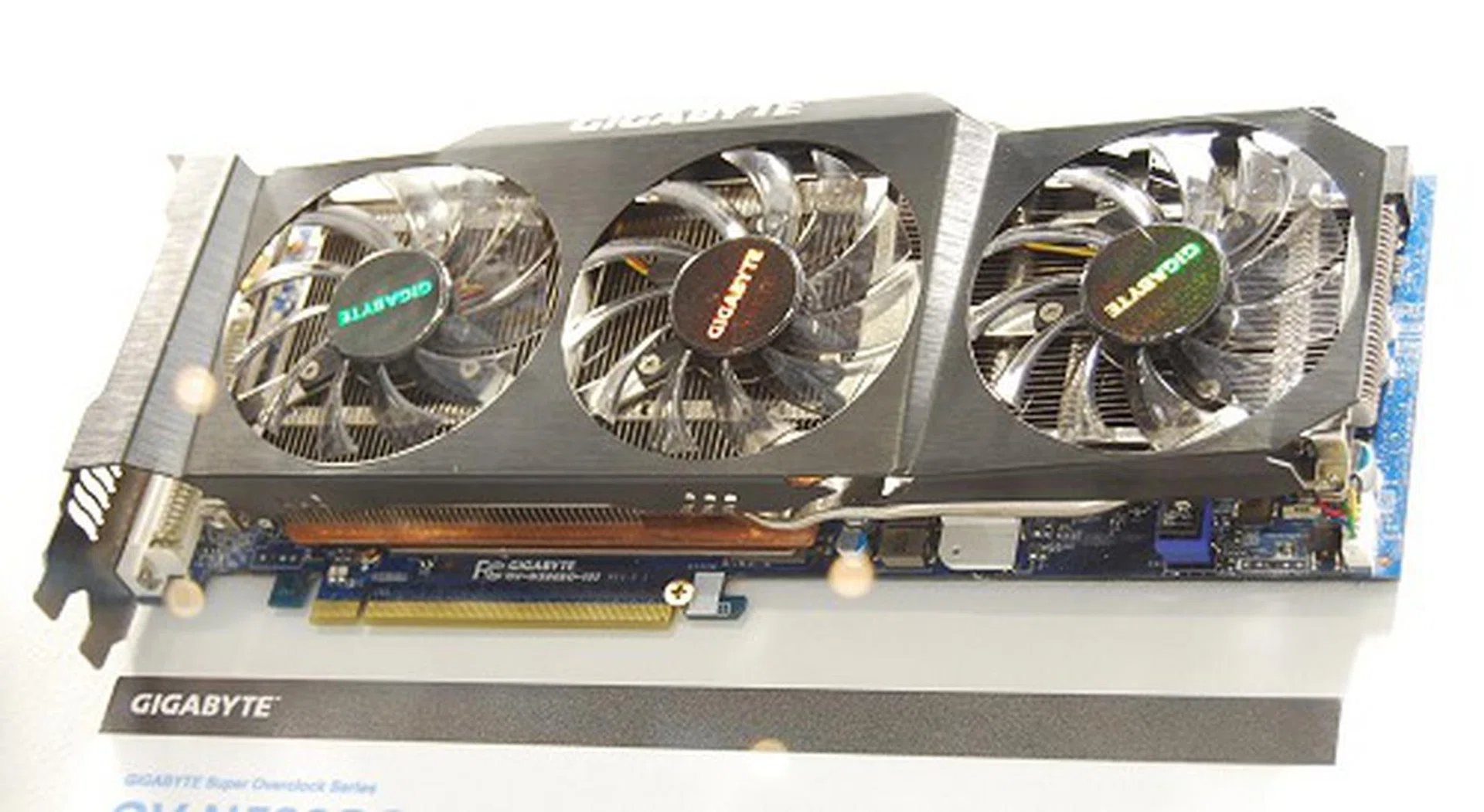 While there's nothing really new about the GeForce GTX 580 GPU in general, Gigabyte has launched a new edition of this fast GPU in its GV-N580SO-1GI. As it's name suggests, it's super overclocked out of the box at 855MHz at the core and 4100MHz for its GDDR5 memory, which compares well against the stock speeds of 772MHz and 4008MHz respectively. More importantly, it features dual BIOS and uses a new WindForce 3X cooling scheme with its outward inclined triple-fan design that minimizes the airflow turbulence between the fans. Gigabyte claims 16% better performance and 33% better cooling than a reference GTX 580 card.
