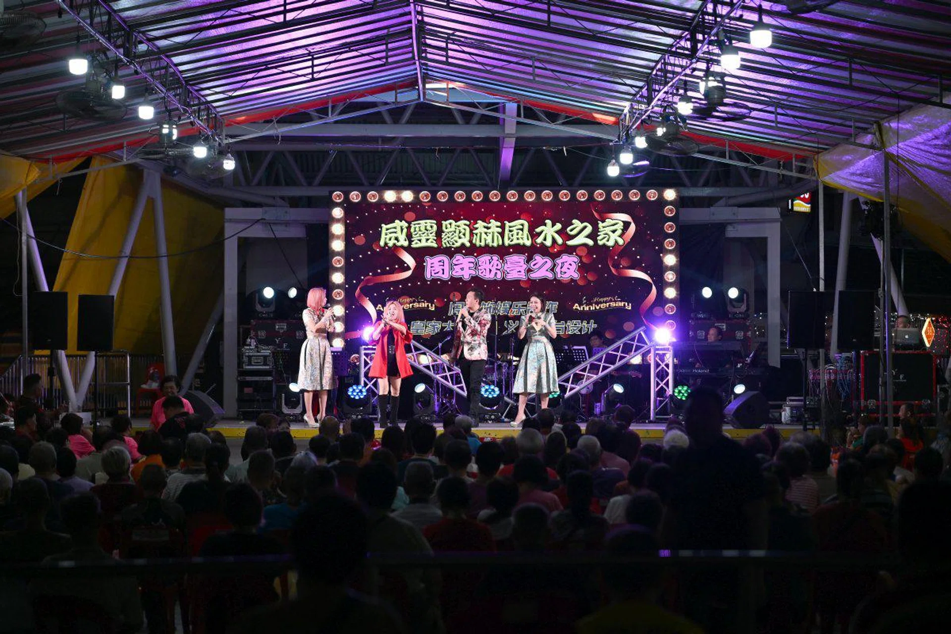 120mm at f/4, 1/320s, ISO 800. Image Source: HWZ