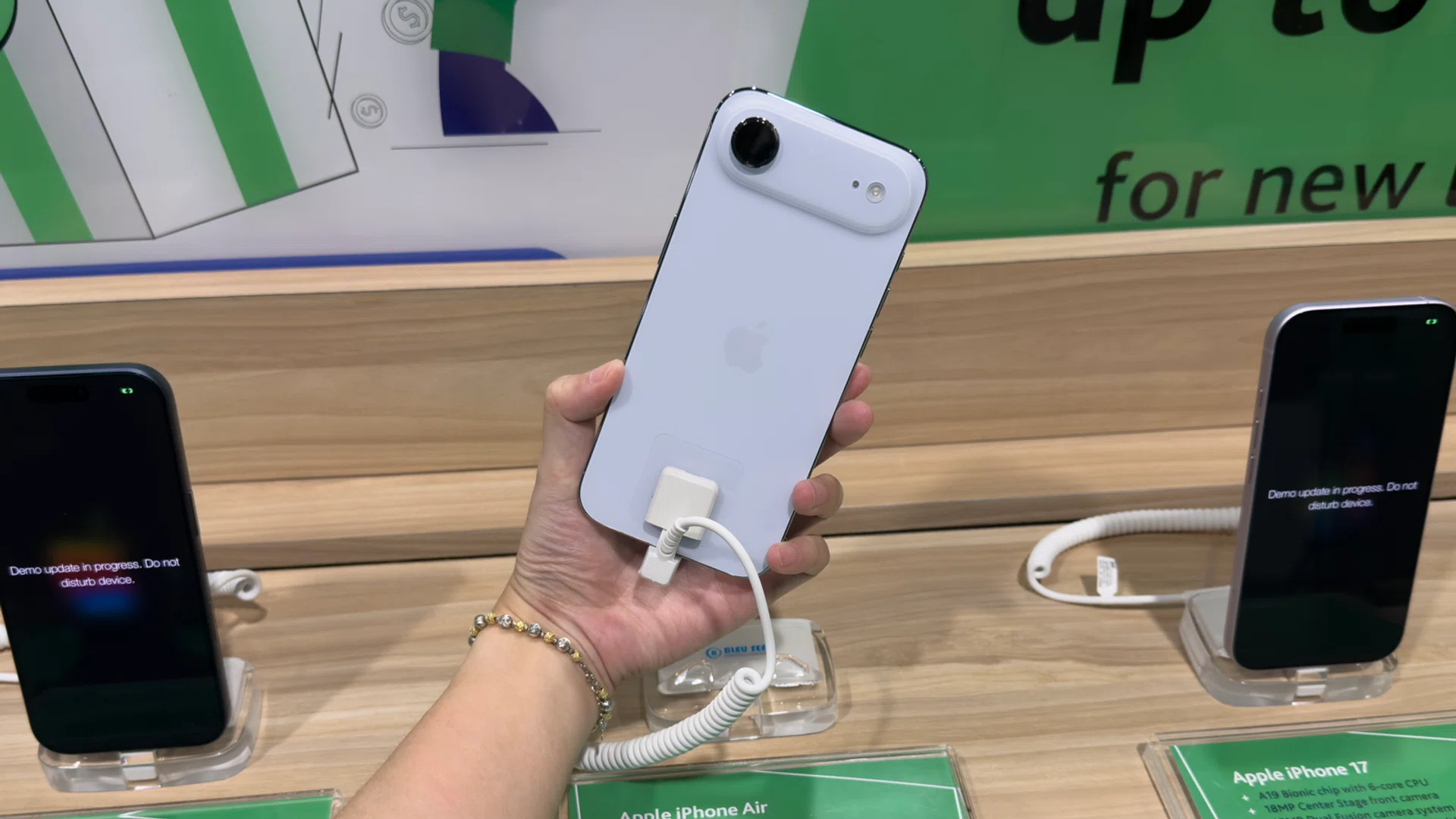 iPhone Air, Starhub booth (8105), Level 4