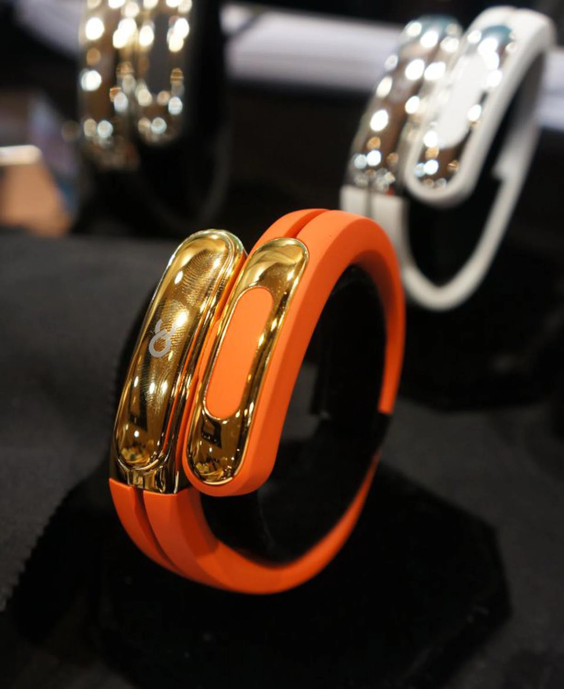 The Helix Cuff is a fashionable hand band that incorporates a Bluetooth earpiece – a world’s first. You'll have to remove it from the hand band though.