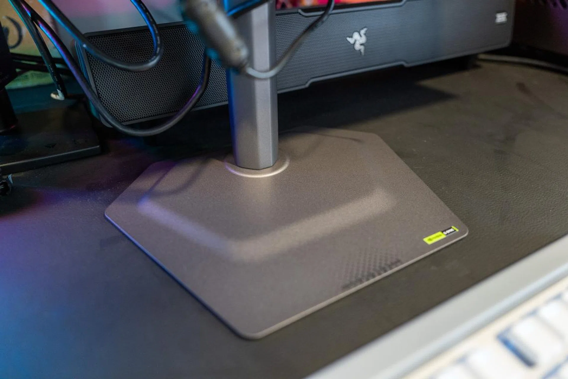 Gigabyte gaming monitor stand