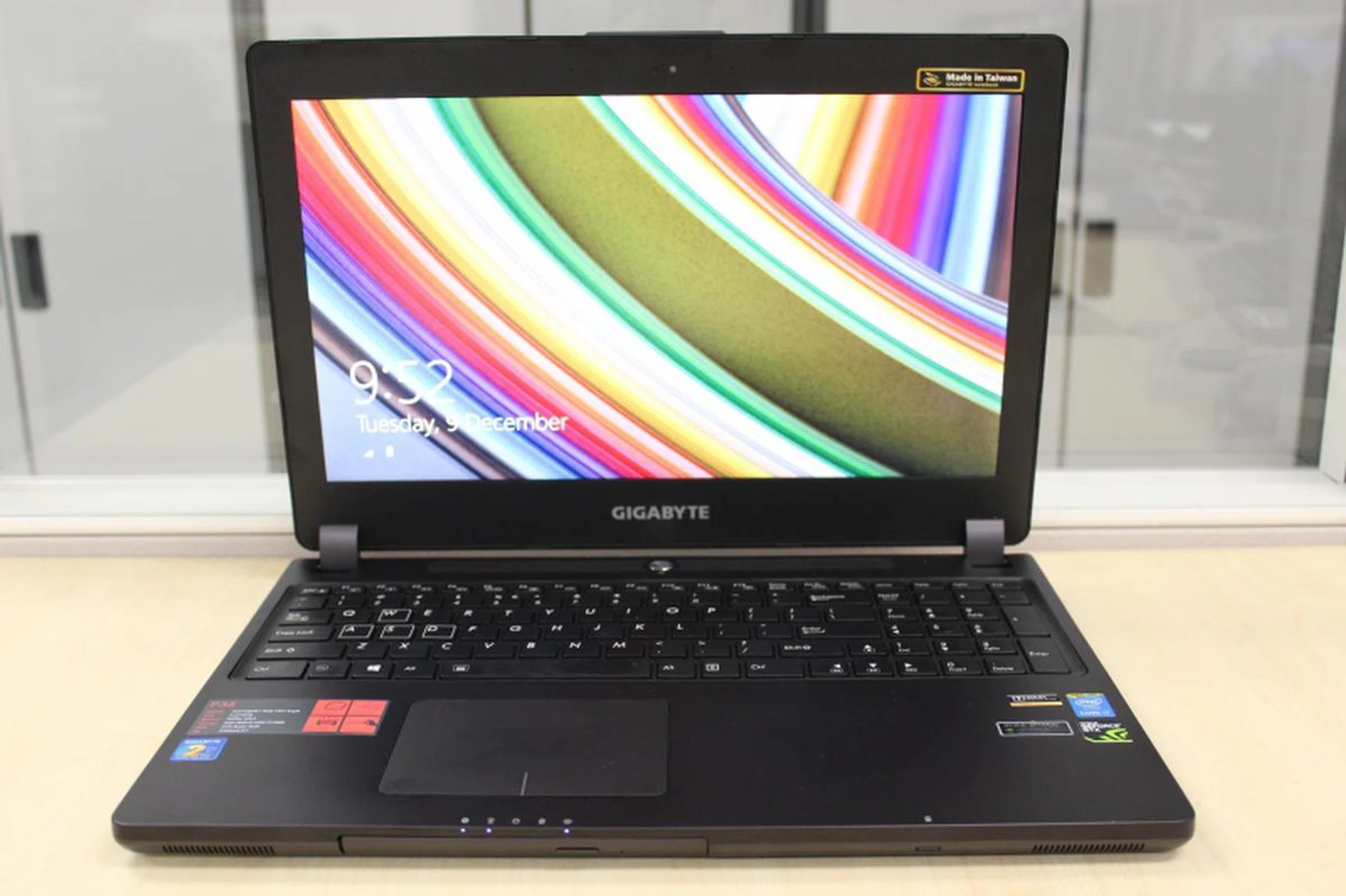 The Gigabyte P35X V3's is one of the newest notebooks to feature NVIDIA's GeForce GTX 980M inside. Interestingly, it has a front-facing optical disc drive.