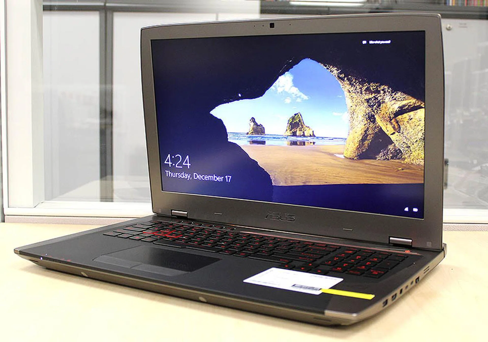 ASUS GX700 notebook