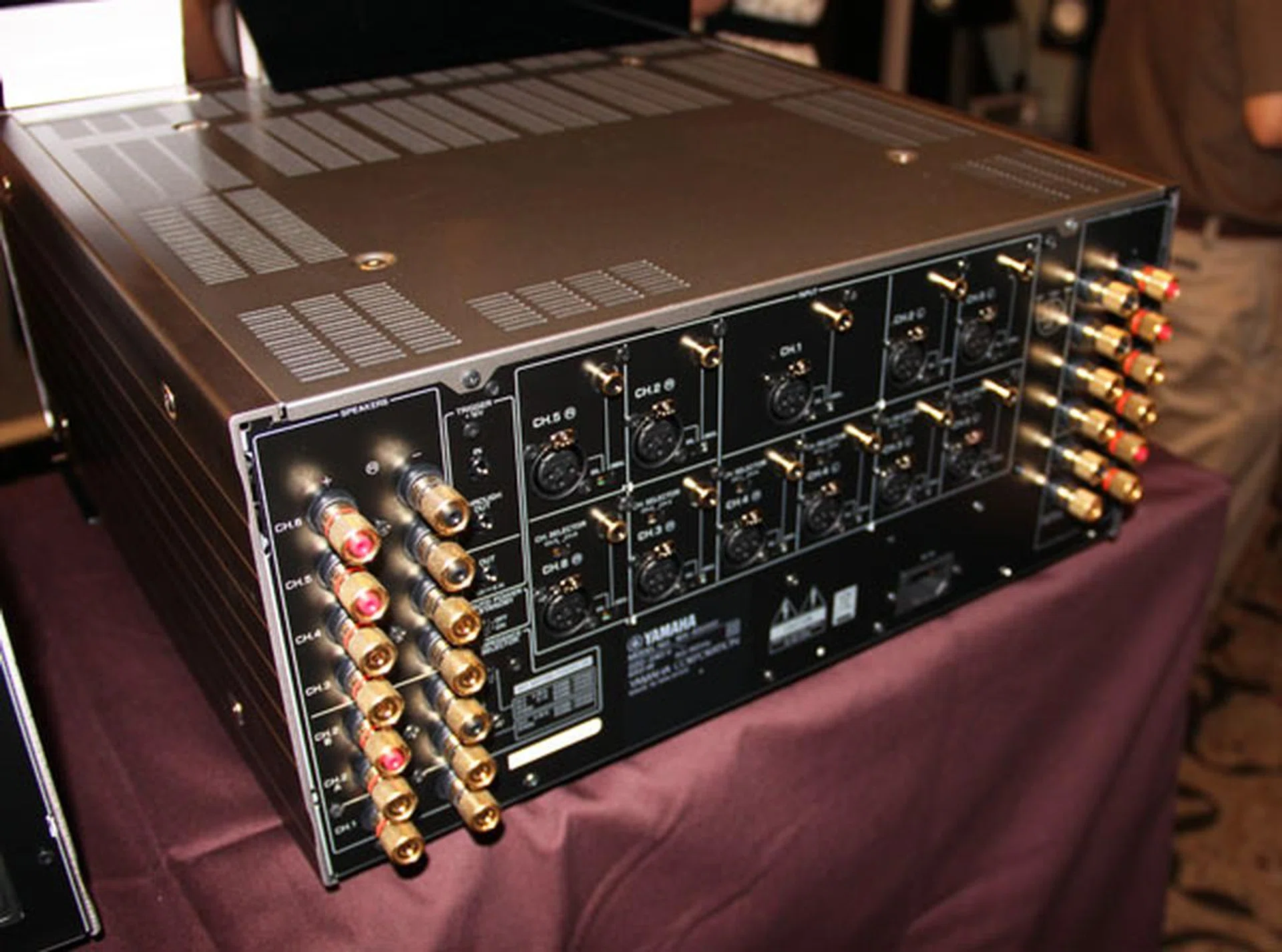 With a large number of relevant ports, the MX-A5000 is a great companion for the CX-A5000 pre-amplifier. 