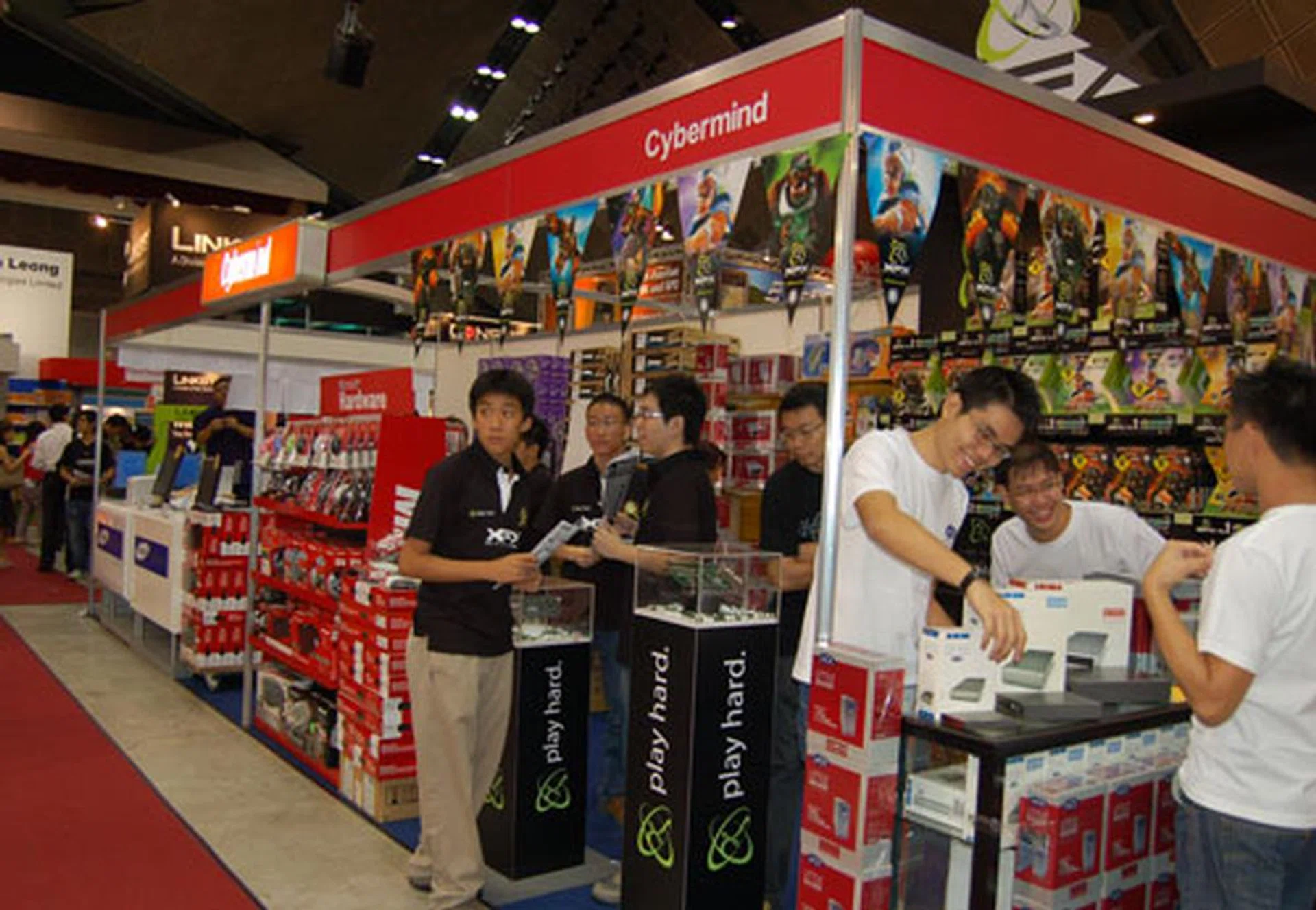 Cybermind's booth had plenty of attractively priced products from a wide range that not only include input devices, graphics cards and several Samsung products, but others as well. Do drop by and have a look at their exhaustive range of products on offer.