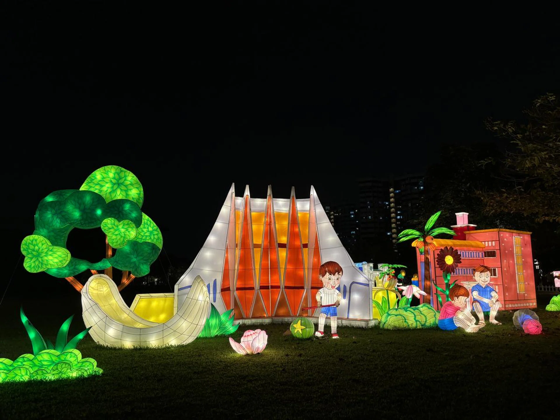 Taken with iPhone 15 main camera. No Night mode. (Click to see image in full resolution)