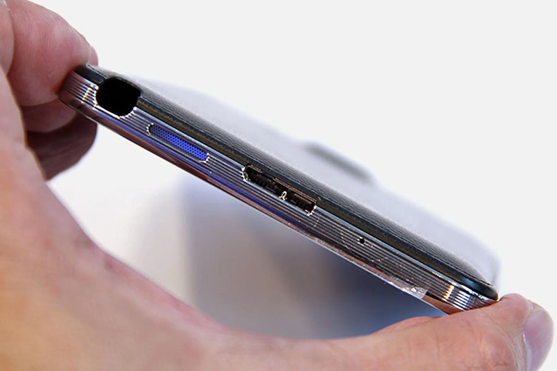A little yet important aspect of the Galaxy Note 3 is its use of the micro-USB 3.0 port. It is currently the first and only phone to use such a port.