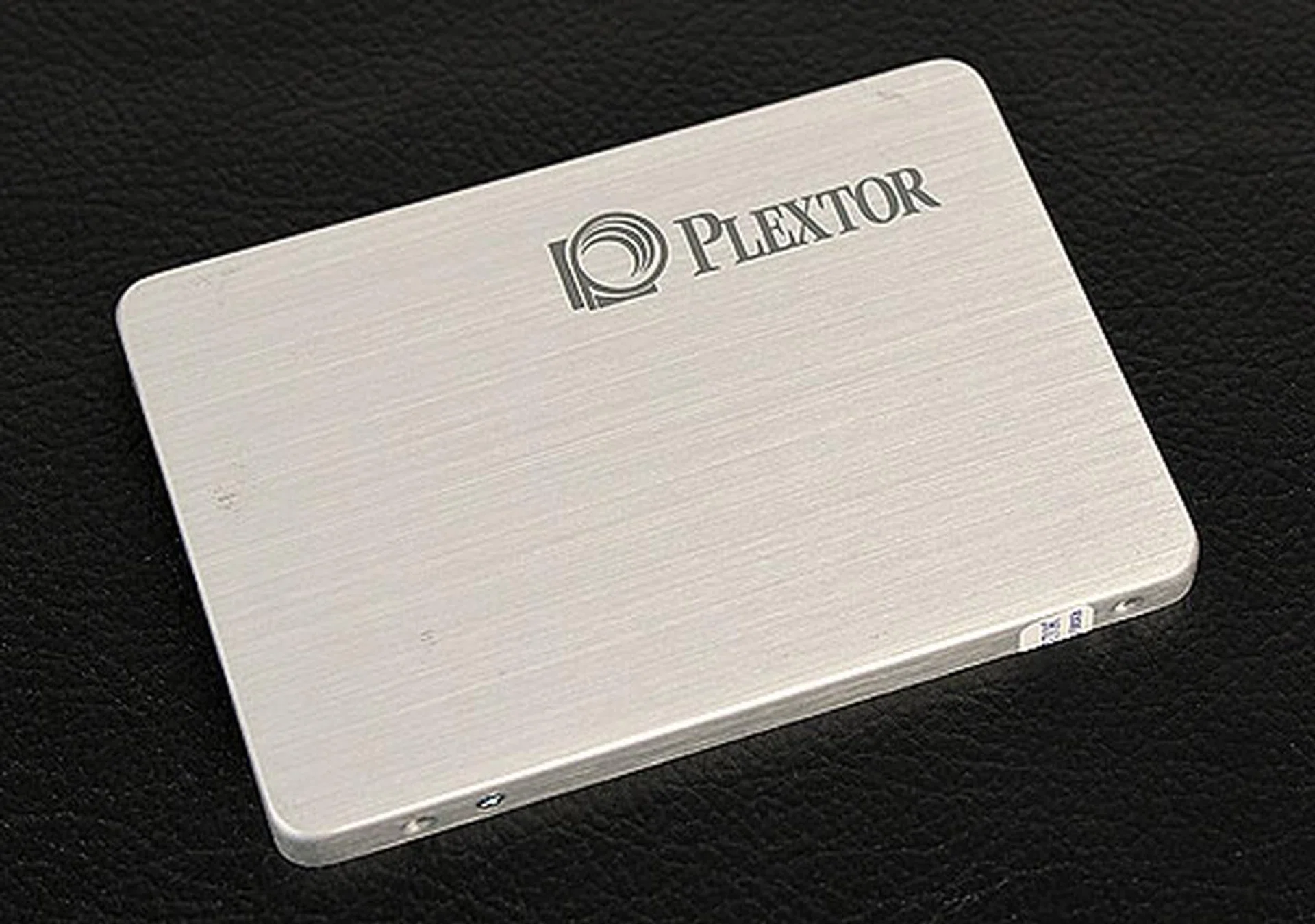 The new Plextor M5 Pro is a simple-looking SSD with a brushed aluminum cover. Like most SSDs, it comes in a 7mm form factor so it'll fit into notebooks with ease.