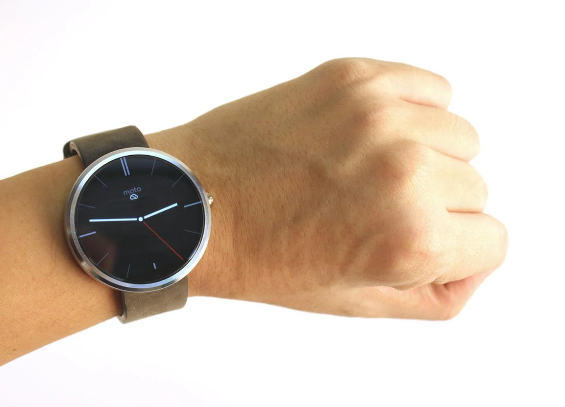 The Moto 360 is definitely one of the sleekest and sexiest smarwatches available right now.