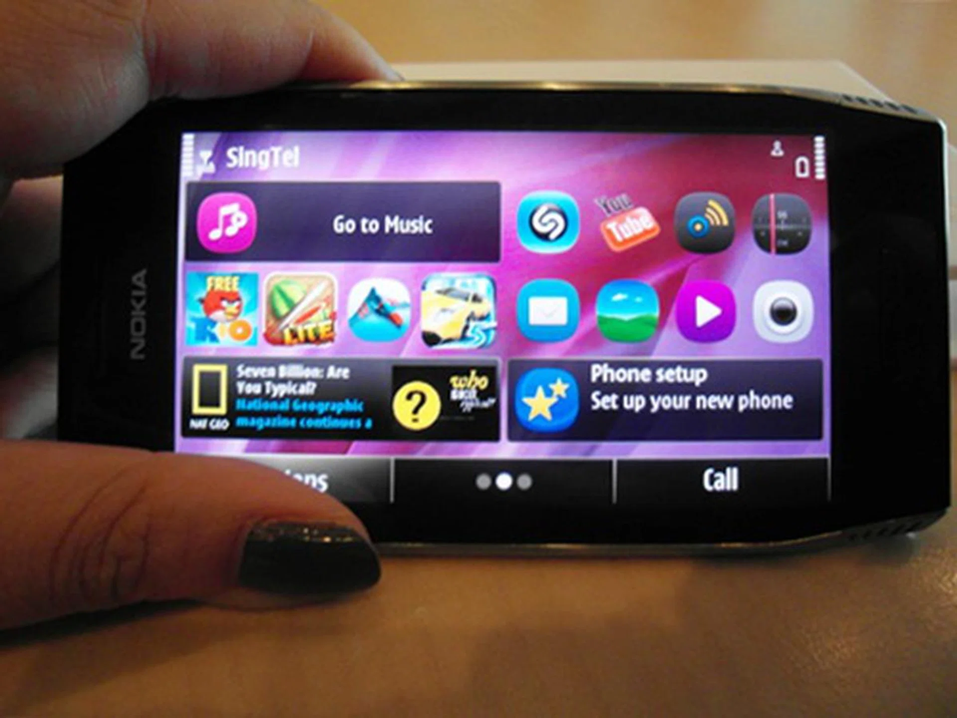 Off the bat, app icons/shortcuts have been given a facelift on Symbian Anna.