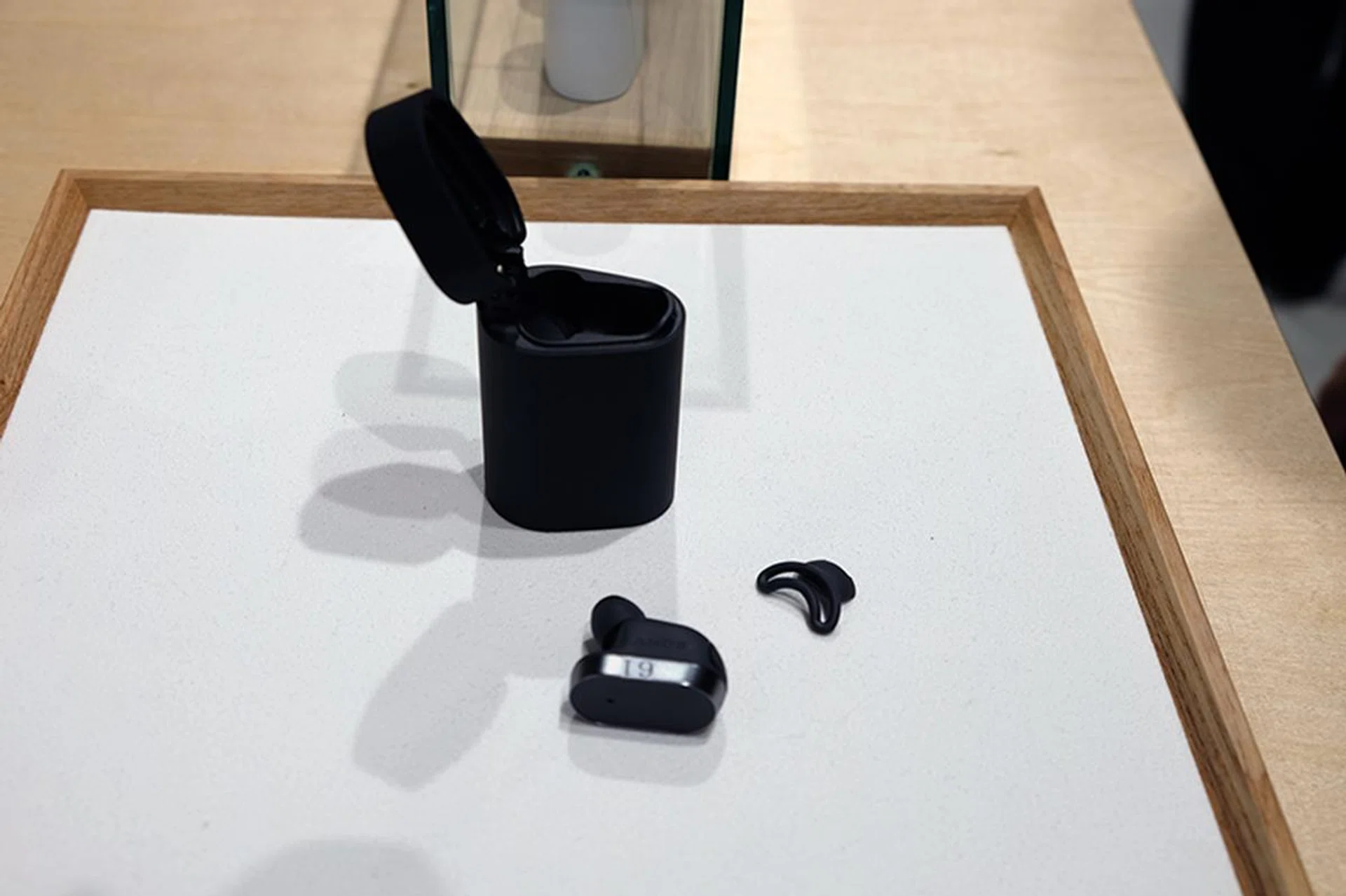 The carrying case, the Xperia Ear, and the silicone, and a replaceable silicone bud to accommodate different ear sizes (comes in three sizes).