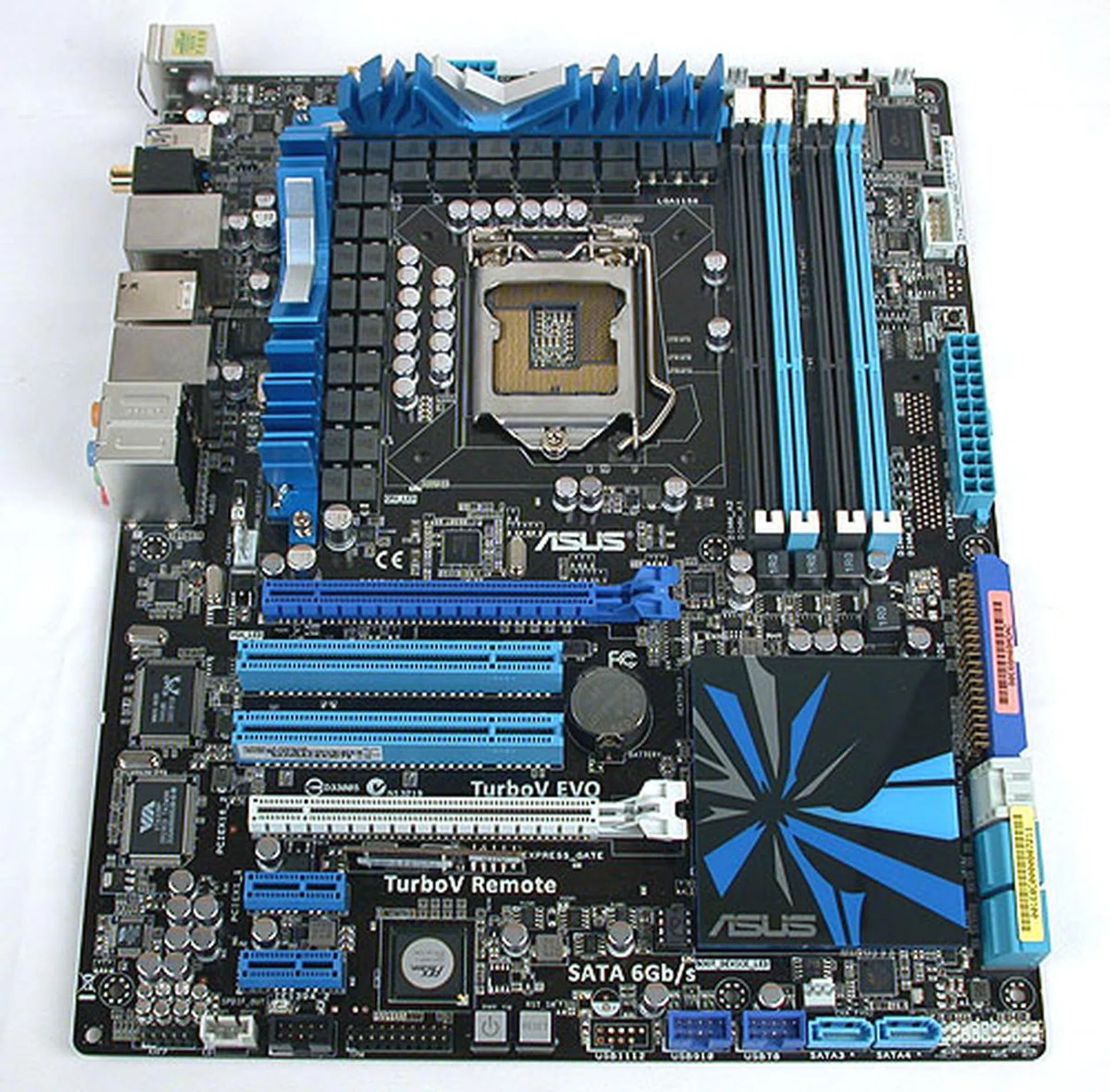 ASUS' P7P55 series comes in a predominantly blue color scheme. There are distinctive ASUS' characteristics, like the single retaining clip for the DIMM slots. 