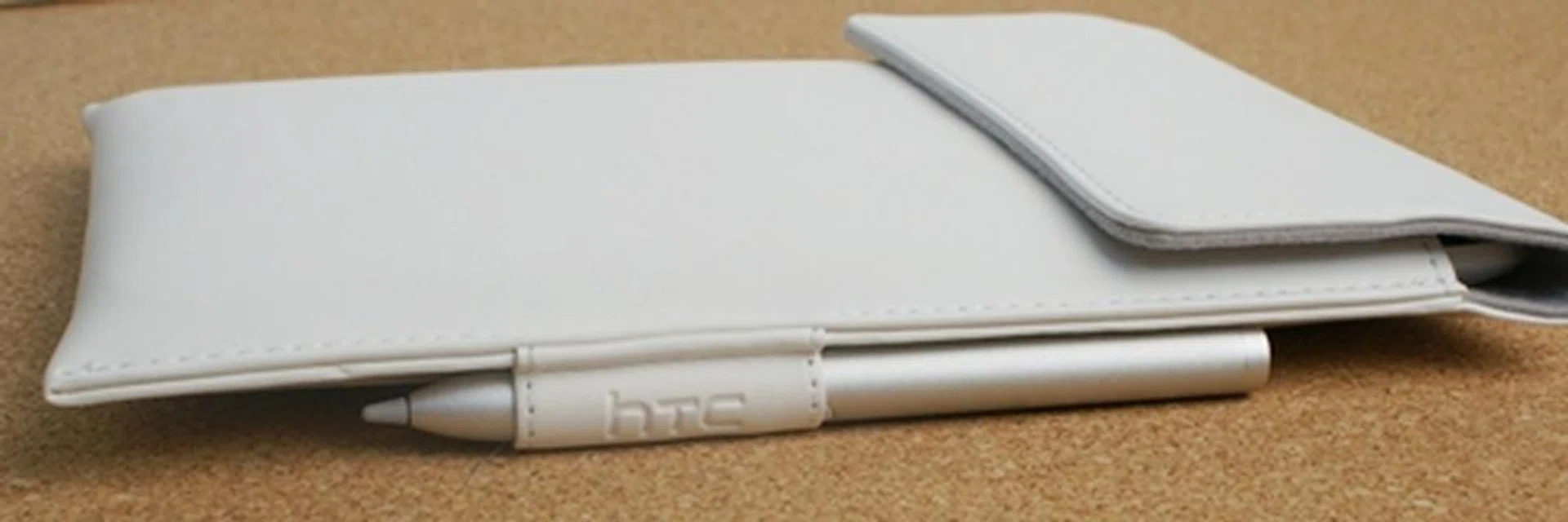 The pouch comes with a side slot to hold the HTC Pen while you travel with the Flyer in its safe 'cocoon'.