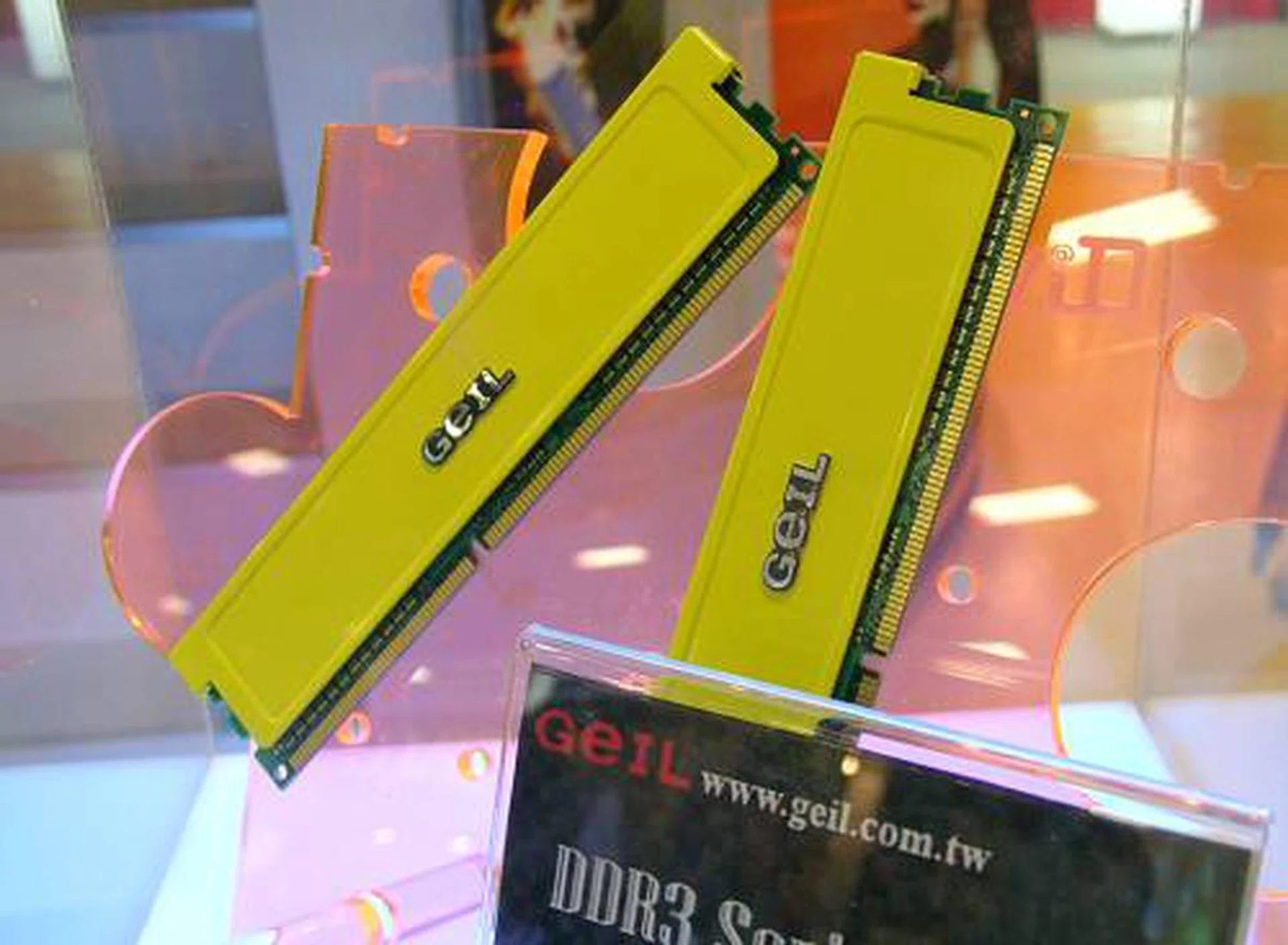 As a performance memory manufacturer, Geil also had DDR3 technology on display at Computex, though it was cased in a rather plain yellow heat spreader.