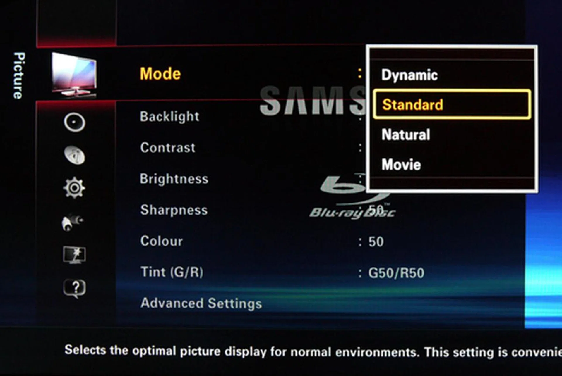 The GUI on the B7000 is notably different from earlier Samsung models. Four different color presets are available, including the "Dynamic" option for brighter ambient environments.