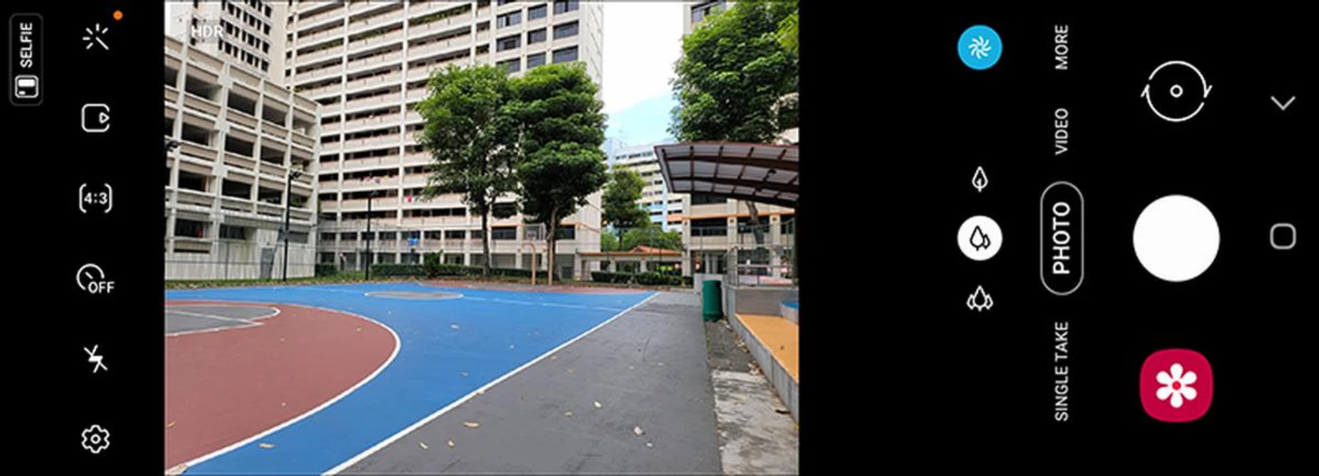 Previewing rear camera shots using the Cover Screen.