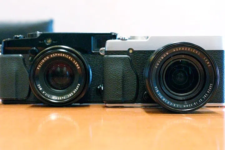 The X-E1 (right) is smaller than the X-Pro1 (left).