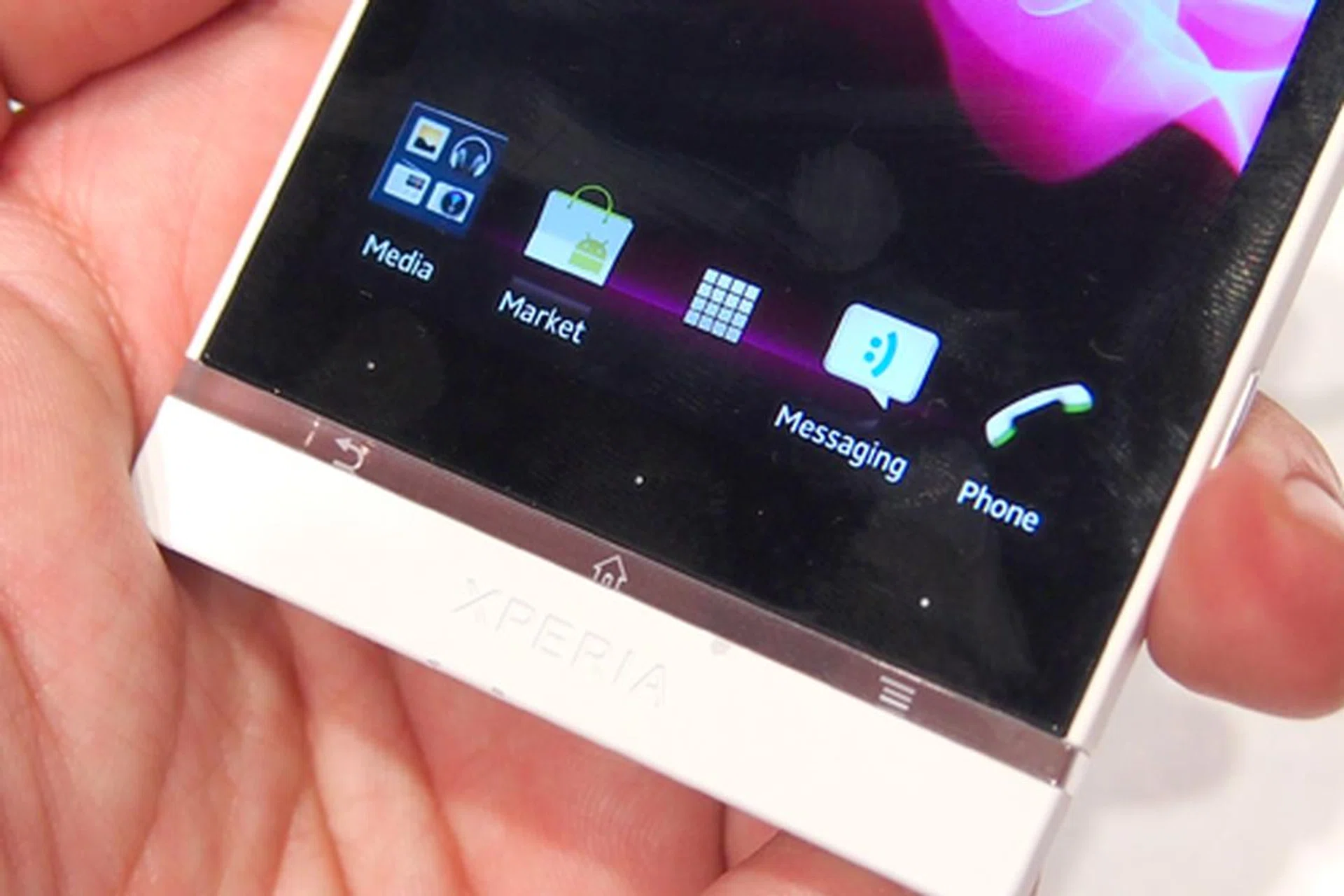 Initially, we thought the inconspicuous and thin plastic band was the physical control. Turns out, it's acting as an indicator for the touch-sensitive controls right above.
