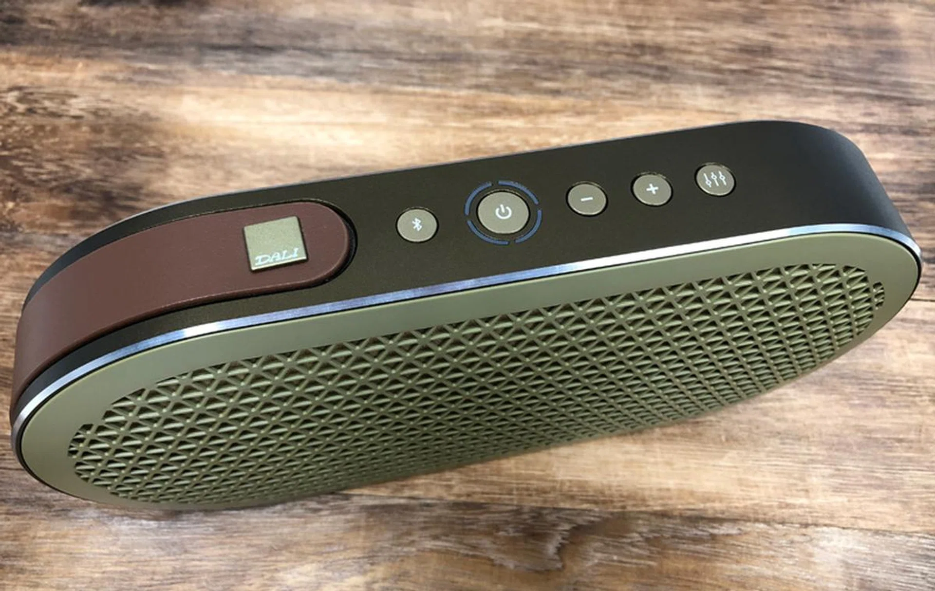 A row of buttons on top of the speaker give you playback control.