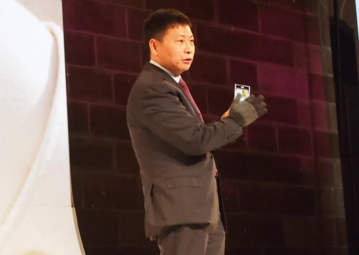Richard Yu, Huawei's Consumer Business Group CEO demonstrated on stage how the Ascend P2 can still be used with gloves on, thanks to the MagicTouch feature.