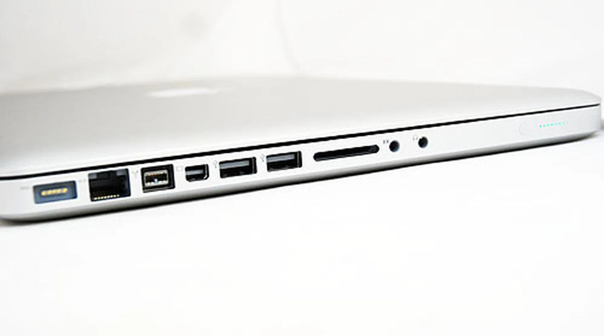 The left side features the MagSafe power port, Gigabit LAN port, FireWire port, two USB 2.0 ports, a Mini DisplayPort, SD card reader, audio input and headphone jacks.
