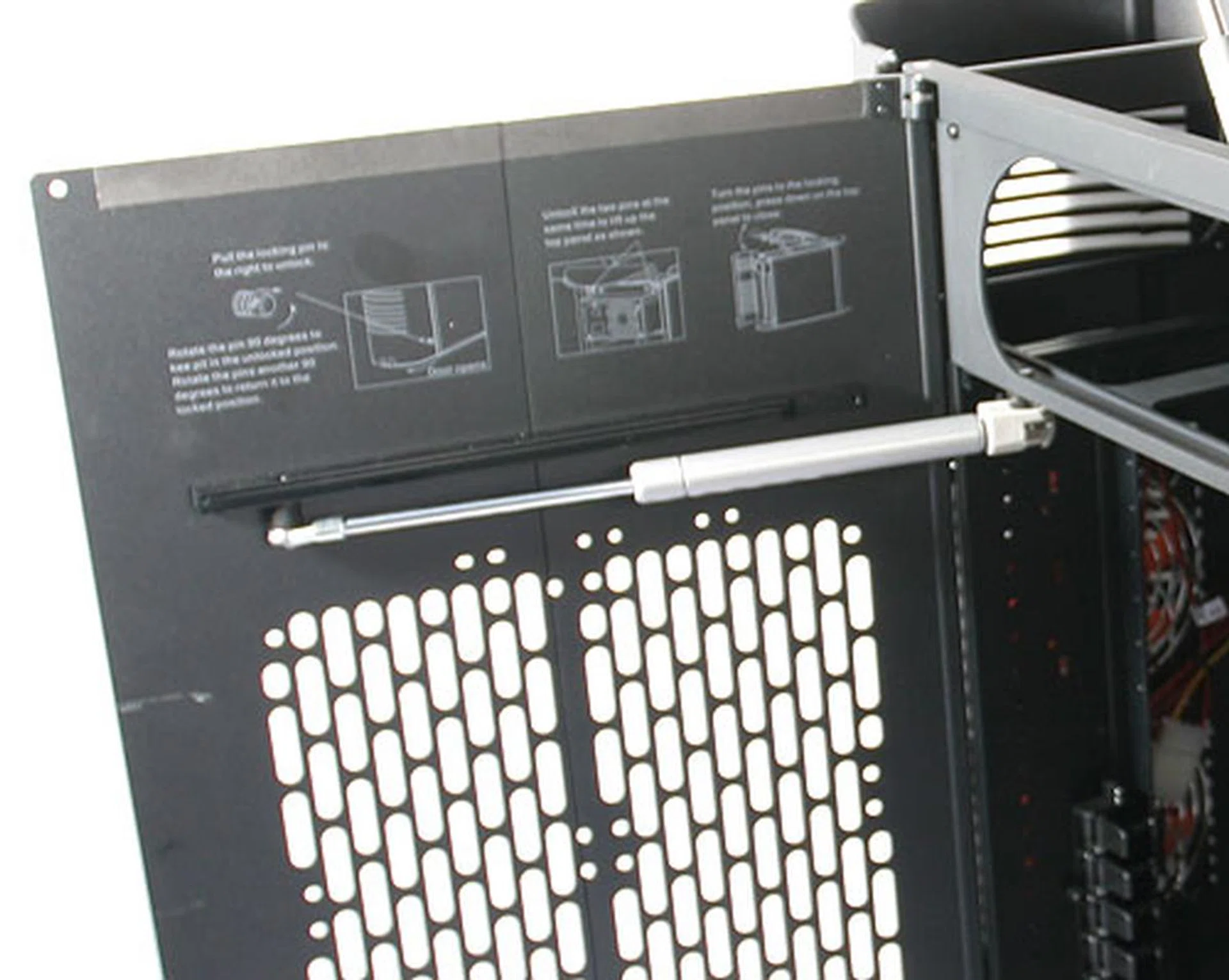 Thermaltake SwordM VD5000BNA Casing | HardwareZone Singapore