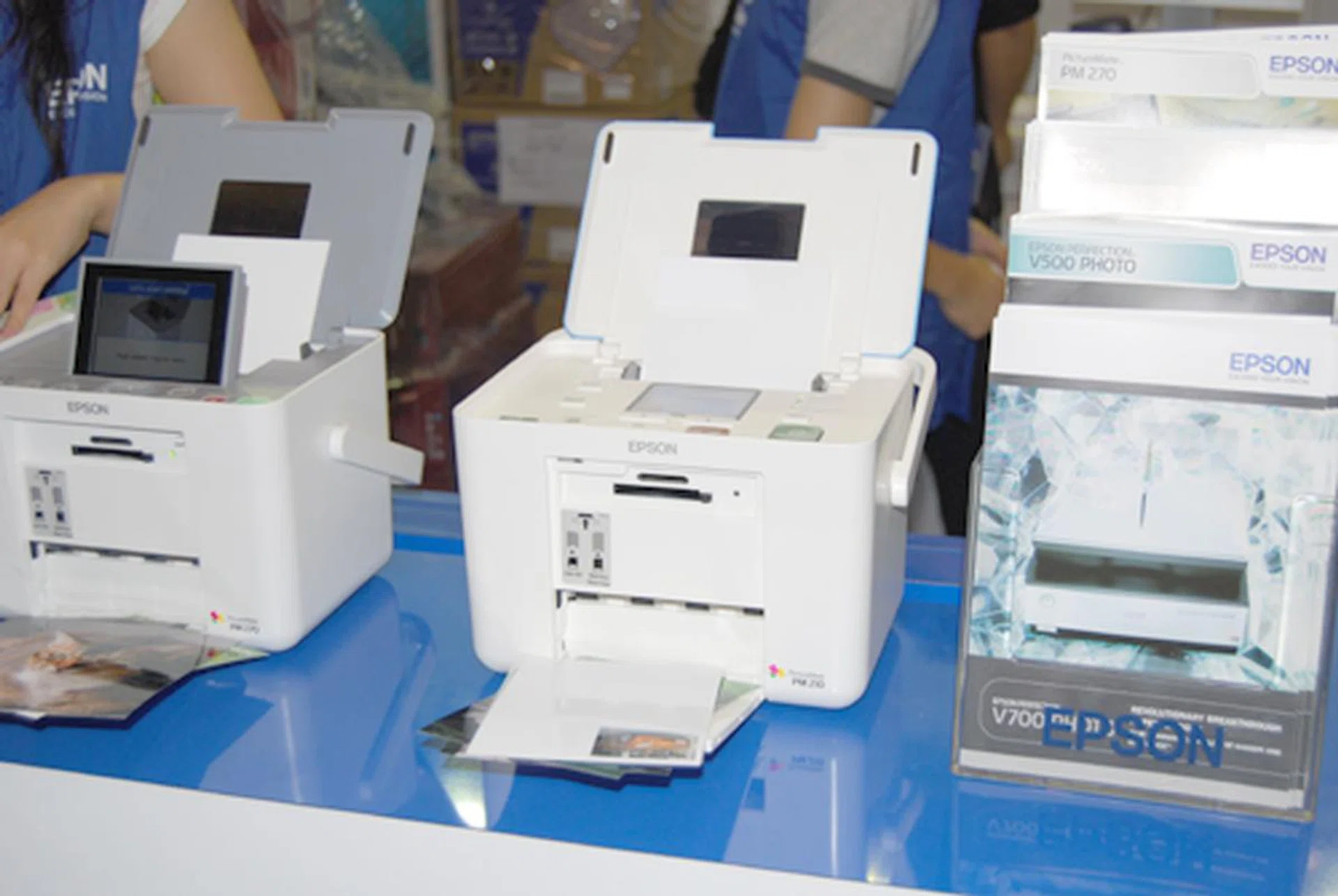  Presented with a Silver award from our very own HWM, the Epson PictureMate PM 210 is priced at S$208, whereas its larger sibling, the PictureMate PM 270 with a 2.5" color LCD screen, will be available if you top up a bit more to S$298. Photo printing on the go with absolutely no hassle, that's all you'll need to know about the PictureMate PM 210/270.  