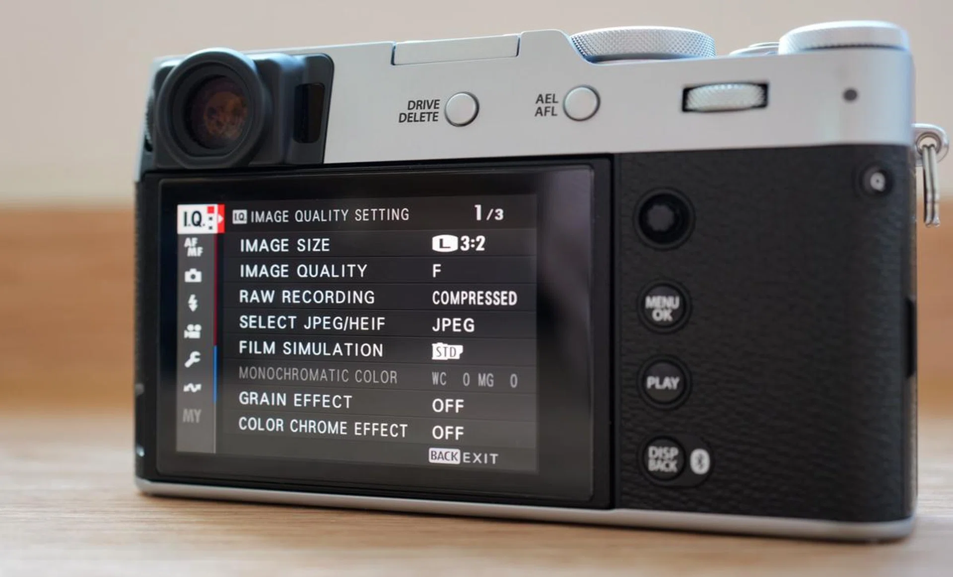 A small LCD display pops up when you want to use it as a digital viewfinder. Photo: HWZ