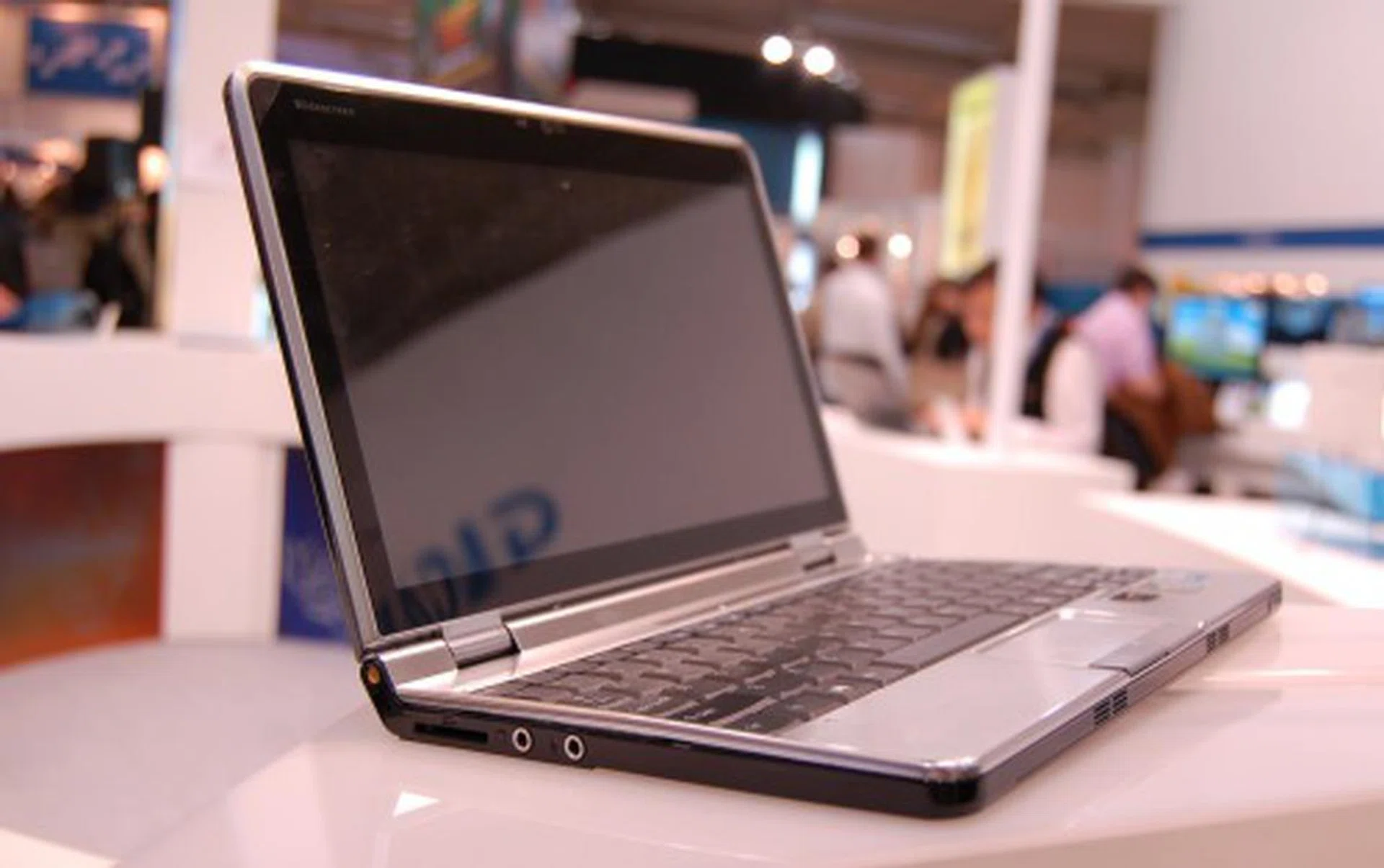  Meet the Thin Note M1024 mini-notebook. Based on the original Intel Atom platform, it uses a 10.1-inch 16:9 aspect ration screen (1024 x 576 resolution). Comes with a 6-cell 3600mAh battery, but its highlight is the mini-notebook's slim dimensions and lightweight at 860 grams. Take note though, it uses a smaller 1.8-inch hard drive, so its storage options and speed is less. It is also available in an optional configuration of either 4GB or 8GB NAND Flash SSD. Memory is fixed at 1GB and soldered on board. Thus this mini-notebook is built for light mobility needs only.  